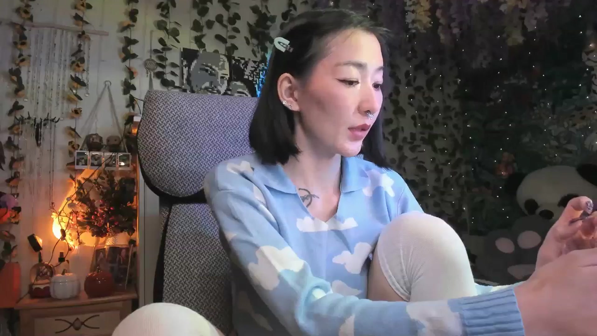 Gallery image thumbnail from KellyAsian's myfreecams stream on, 11/19/2023, 14:13 image 2 of 20
