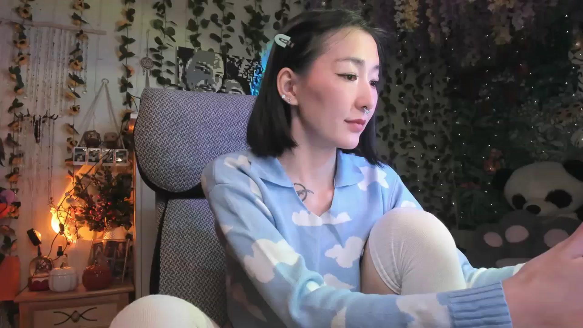 Gallery image thumbnail from KellyAsian's myfreecams stream on, 11/19/2023, 14:13 image 1 of 20