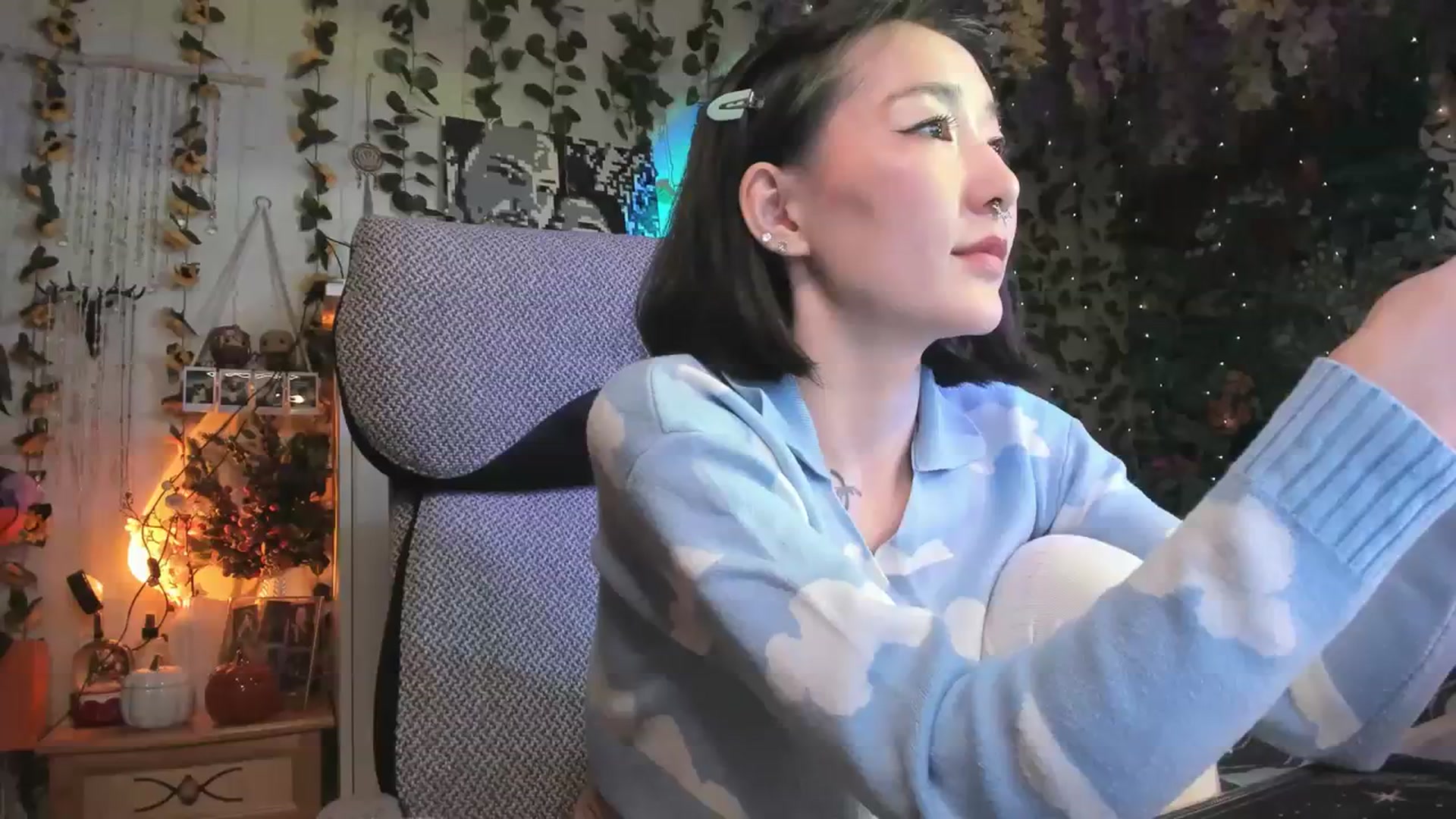 Gallery image thumbnail from KellyAsian's myfreecams stream on, 11/19/2023, 14:13 image 8 of 20