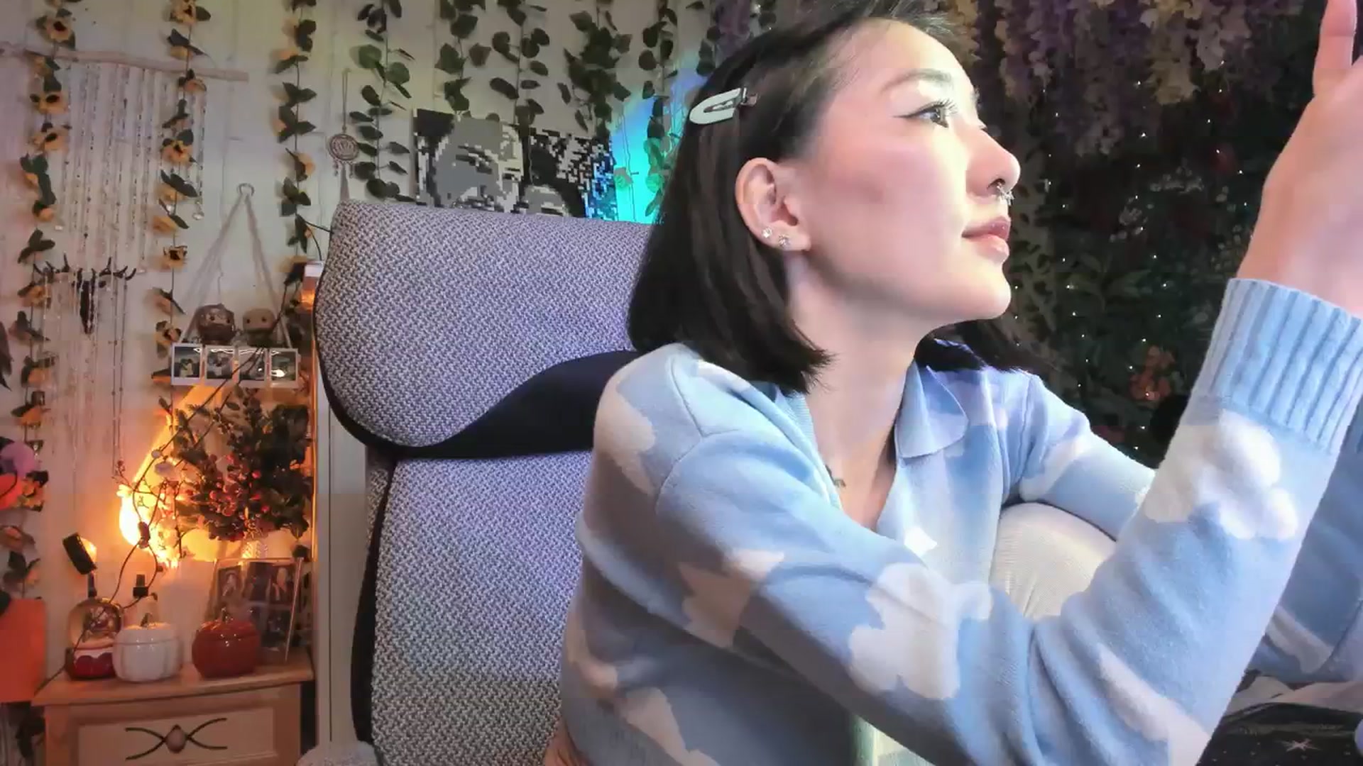 Gallery image thumbnail from KellyAsian's myfreecams stream on, 11/19/2023, 14:13 image 7 of 20