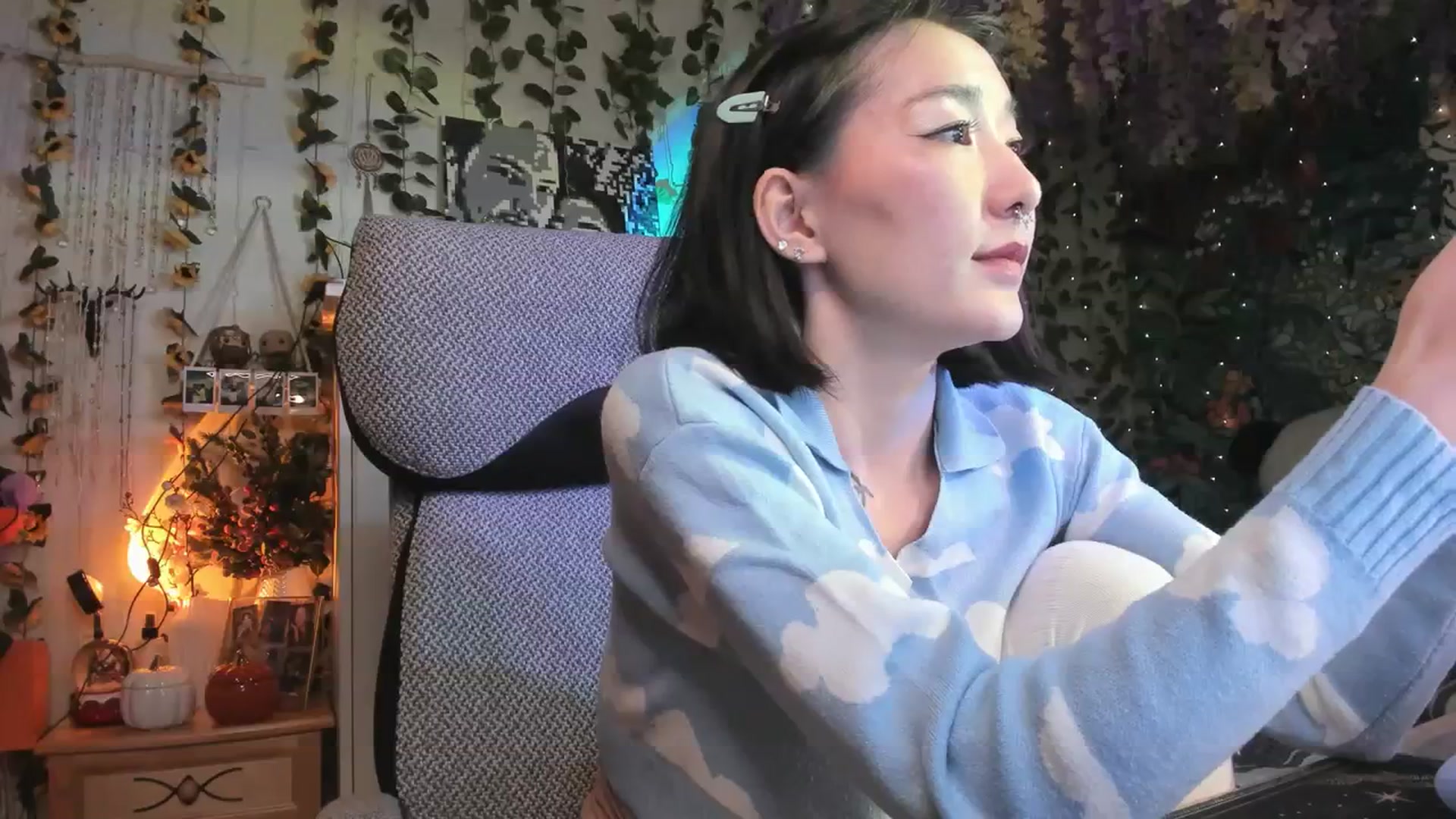 Gallery image thumbnail from KellyAsian's myfreecams stream on, 11/19/2023, 14:13 image 13 of 20