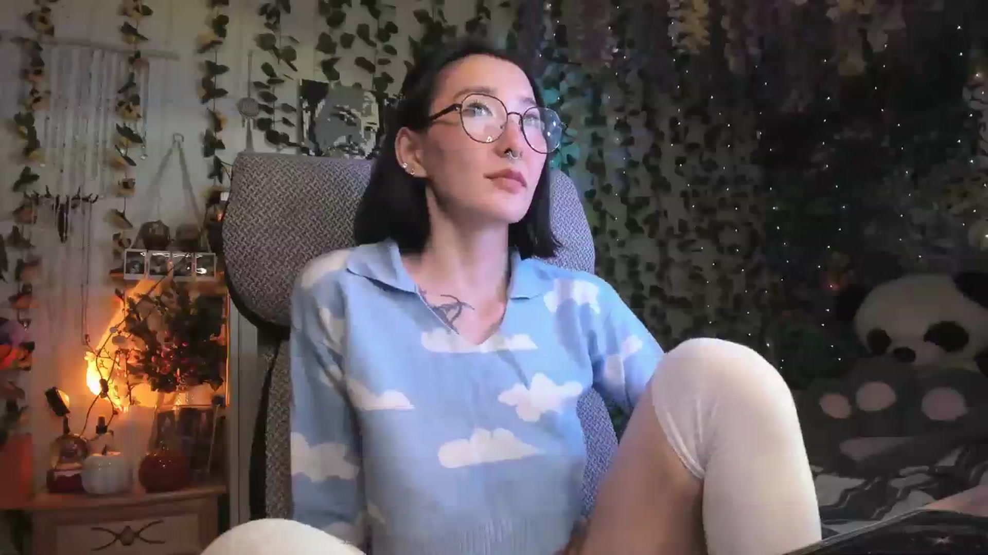 Gallery image thumbnail from KellyAsian's myfreecams stream on, 11/19/2023, 14:40 image 19 of 20
