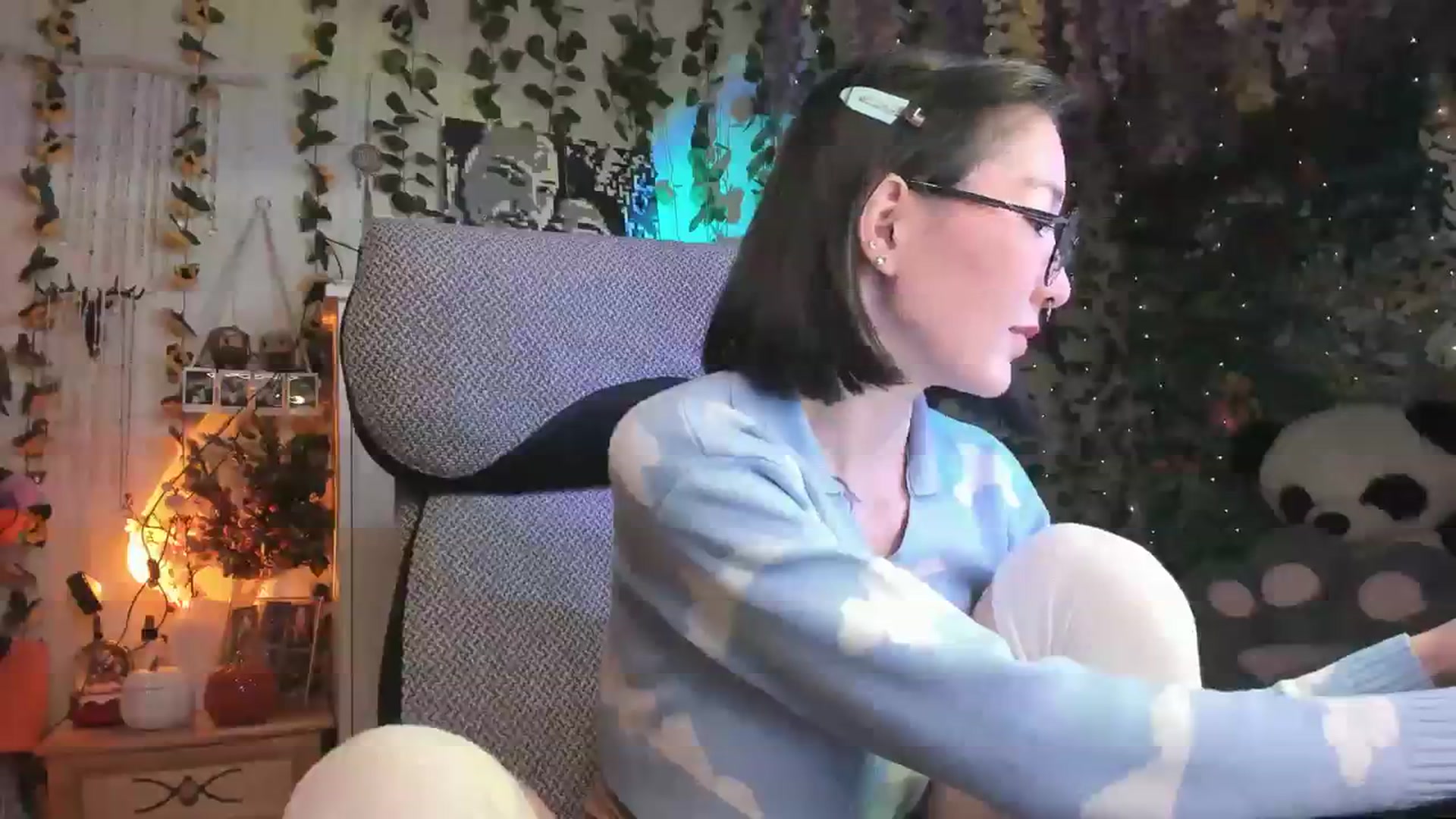 Gallery image thumbnail from KellyAsian's myfreecams stream on, 11/19/2023, 14:40 image 6 of 20