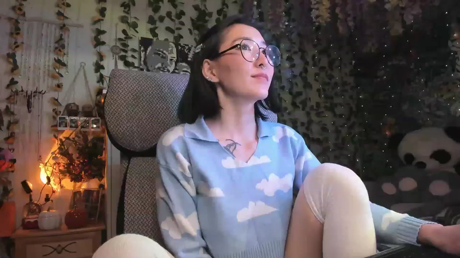 Gallery image thumbnail from KellyAsian's myfreecams stream on, 11/19/2023, 14:40 image 9 of 20