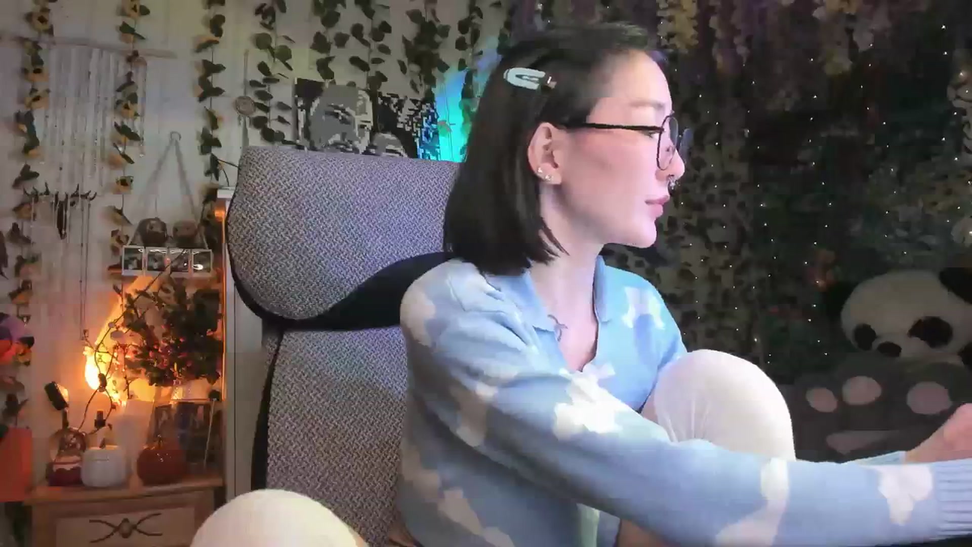Gallery image thumbnail from KellyAsian's myfreecams stream on, 11/19/2023, 14:40 image 7 of 20