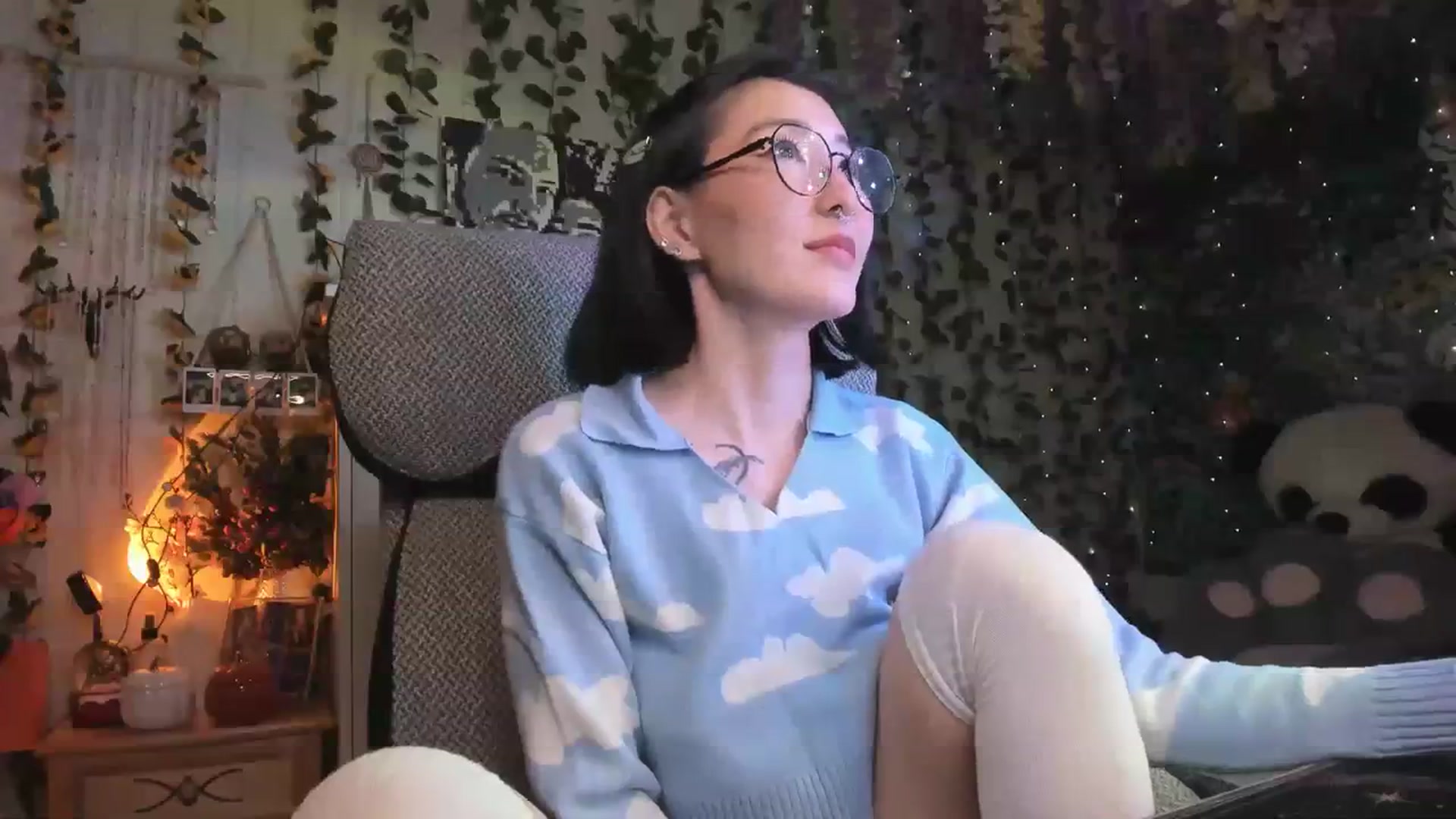 Gallery image thumbnail from KellyAsian's myfreecams stream on, 11/19/2023, 14:40 image 10 of 20