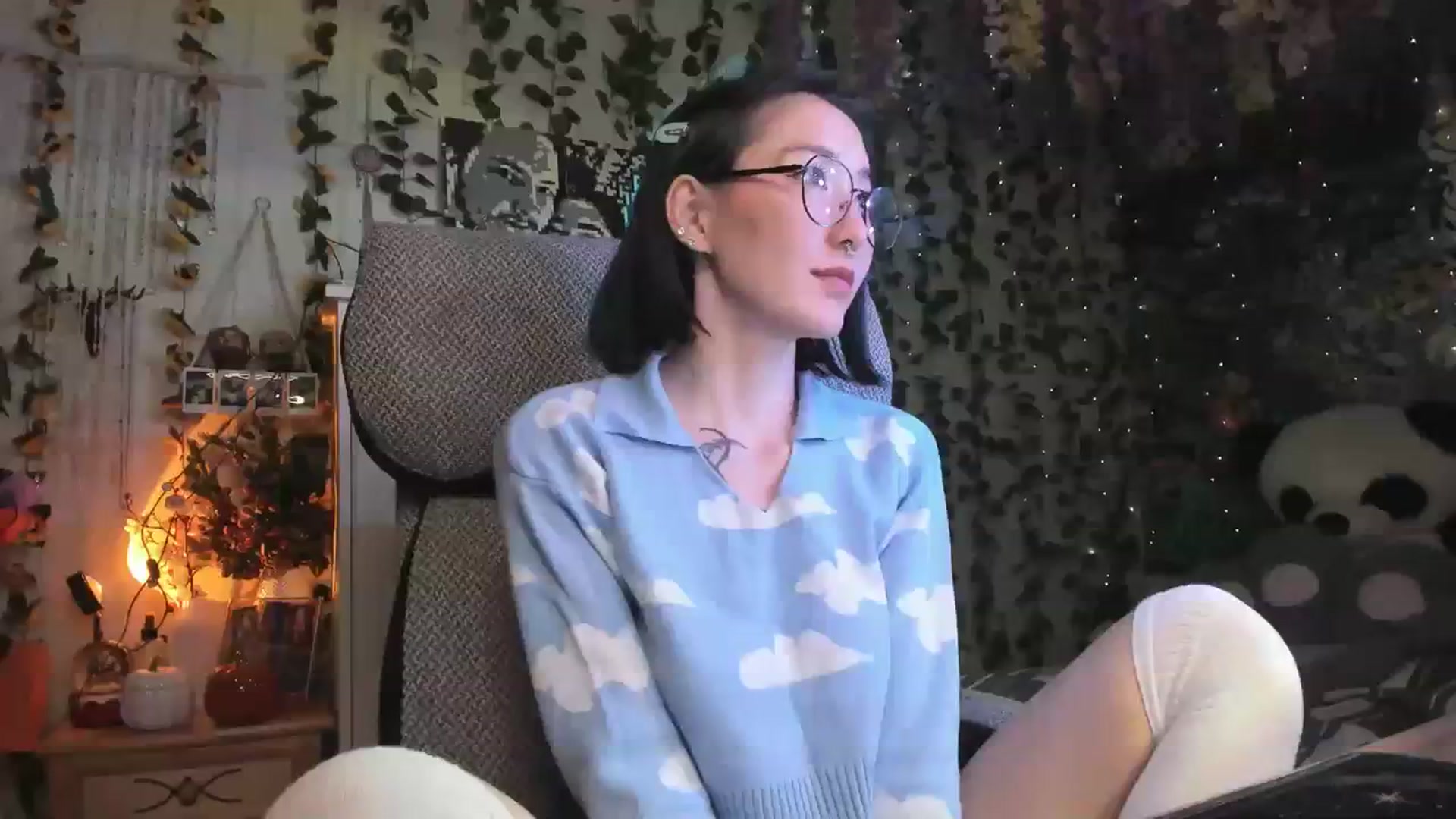 Gallery image thumbnail from KellyAsian's myfreecams stream on, 11/19/2023, 14:40 image 3 of 20