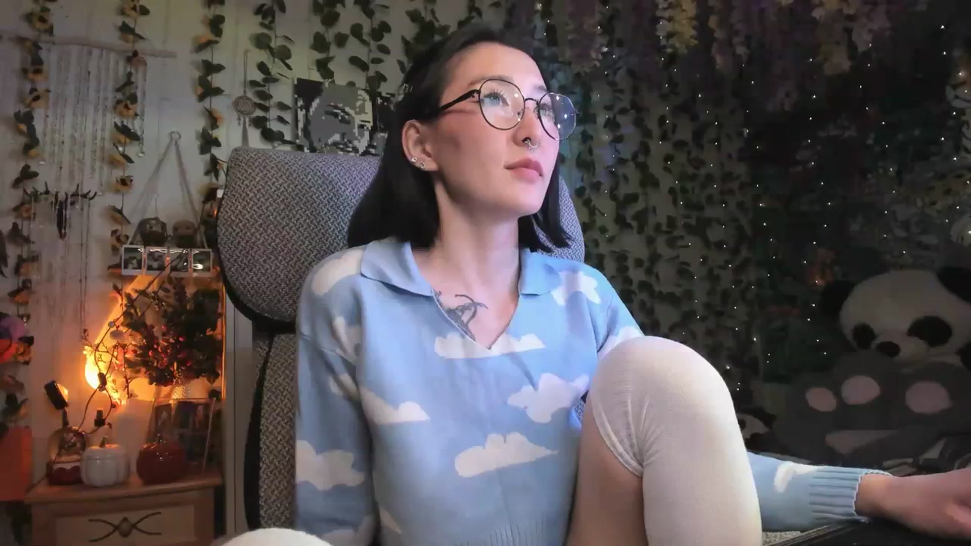 Gallery image thumbnail from KellyAsian's myfreecams stream on, 11/19/2023, 14:40 image 15 of 20