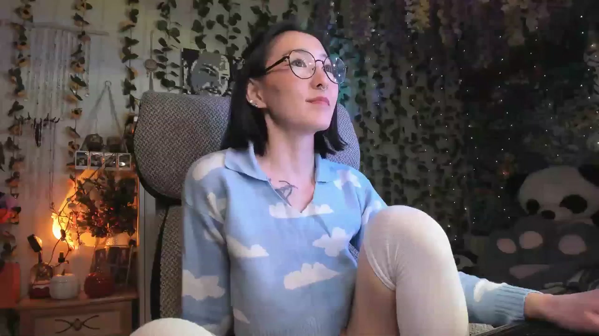 Gallery image thumbnail from KellyAsian's myfreecams stream on, 11/19/2023, 14:40 image 13 of 20