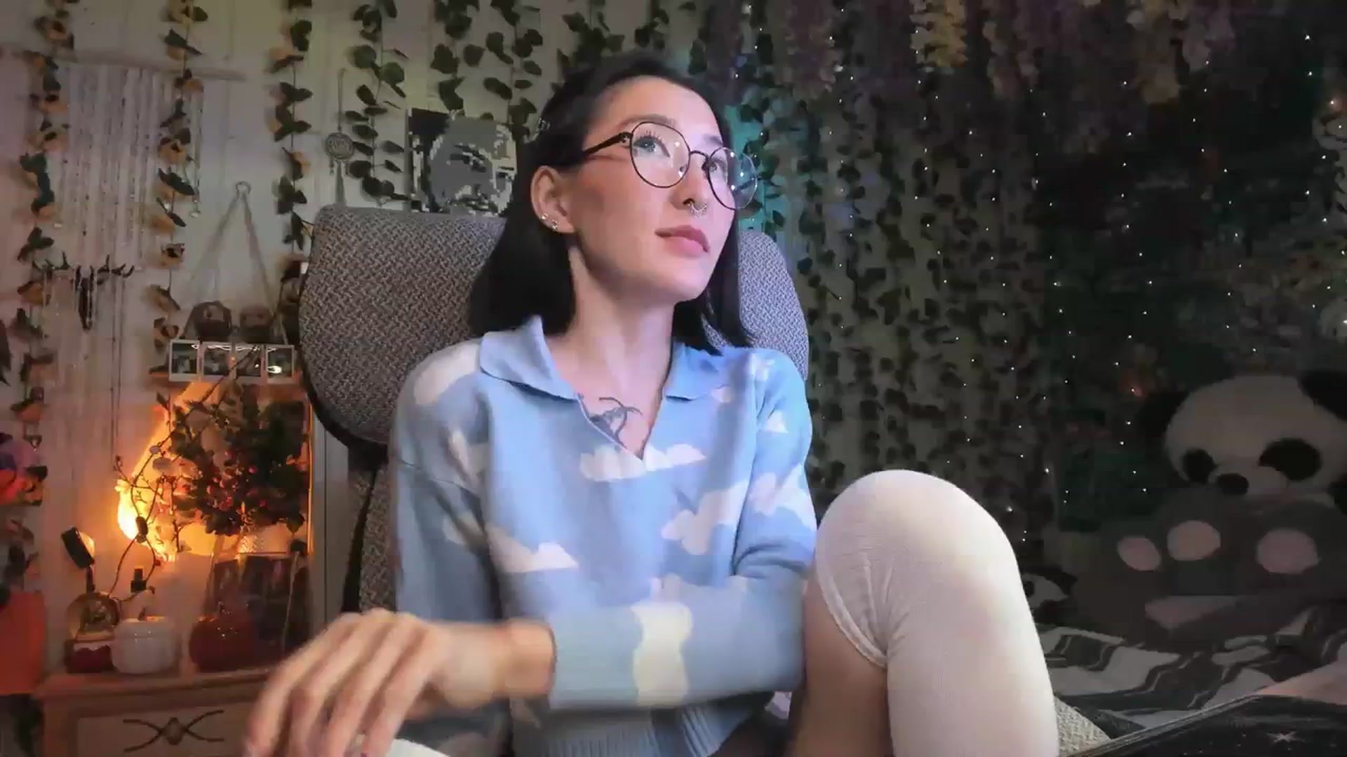 Gallery image thumbnail from KellyAsian's myfreecams stream on, 11/19/2023, 14:40 image 17 of 20