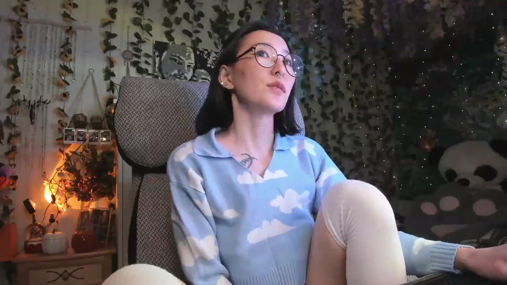 Gallery image thumbnail from KellyAsian's myfreecams stream on, 11/19/2023, 14:40 image 12 of 20