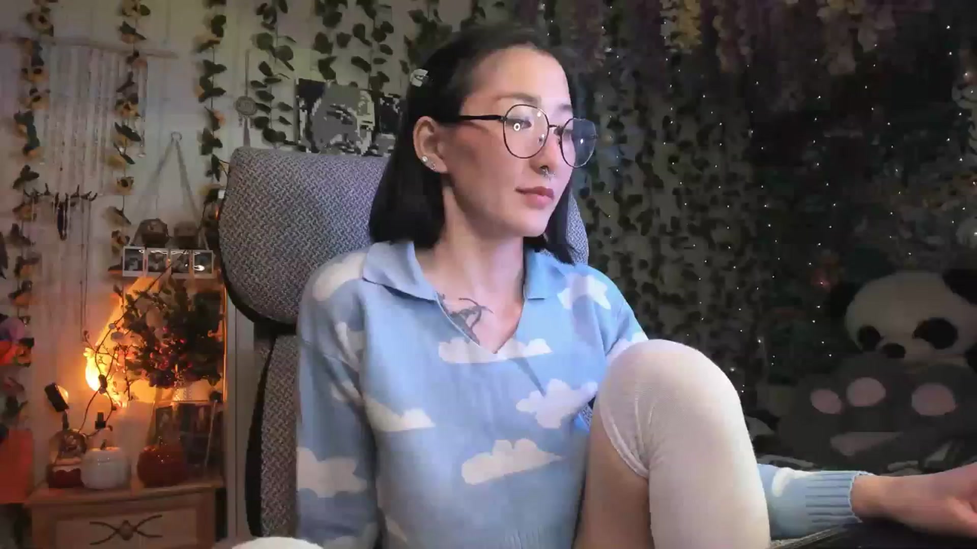 Gallery image thumbnail from KellyAsian's myfreecams stream on, 11/19/2023, 14:40 image 16 of 20