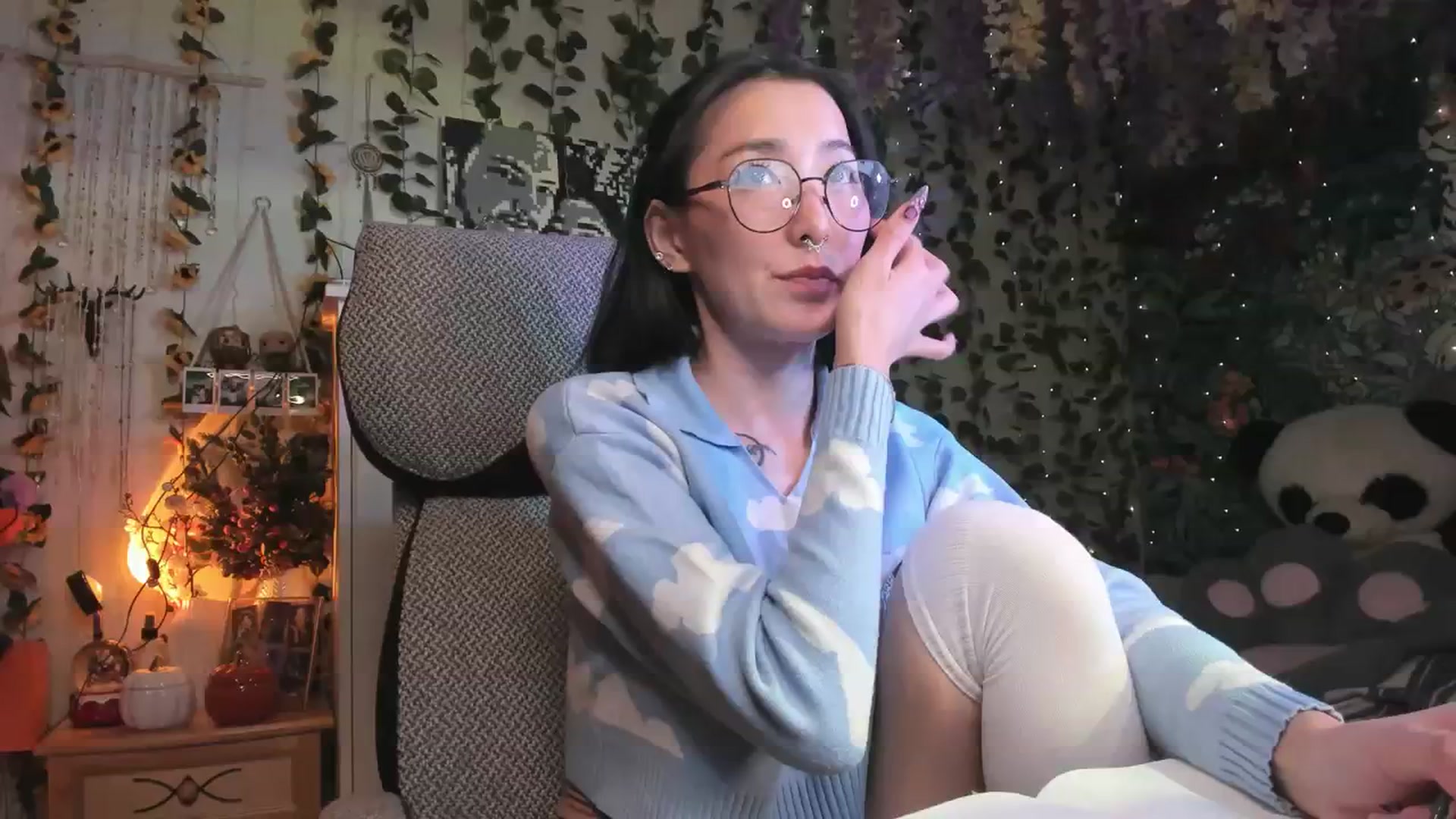 Gallery image thumbnail from KellyAsian's myfreecams stream on, 11/19/2023, 14:53 image 15 of 20