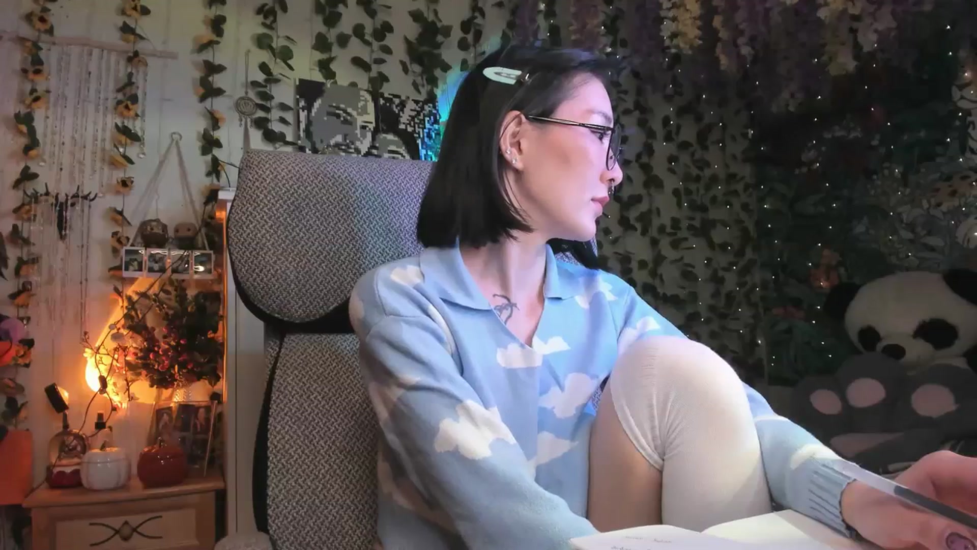 Gallery image thumbnail from KellyAsian's myfreecams stream on, 11/19/2023, 14:53 image 17 of 20