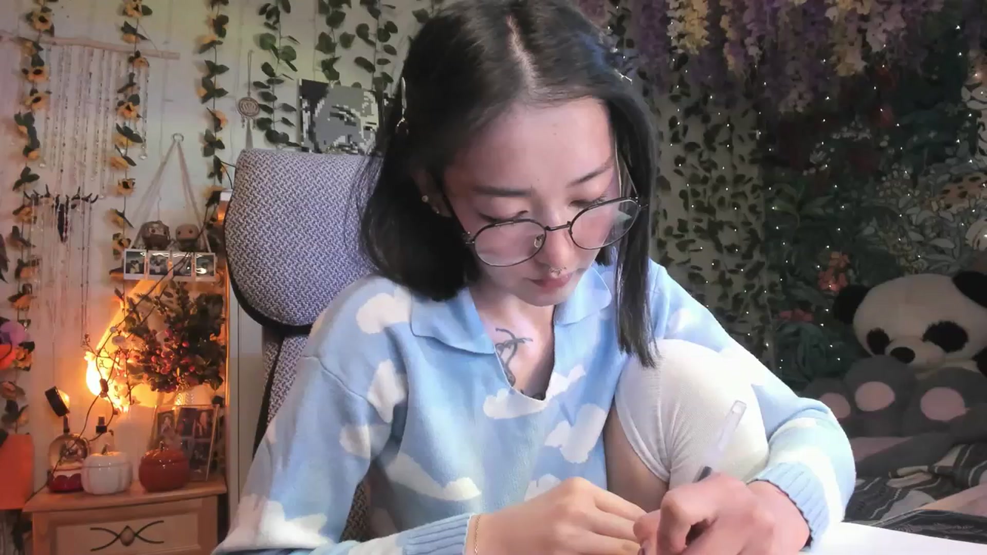 Gallery image thumbnail from KellyAsian's myfreecams stream on, 11/19/2023, 14:53 image 13 of 20