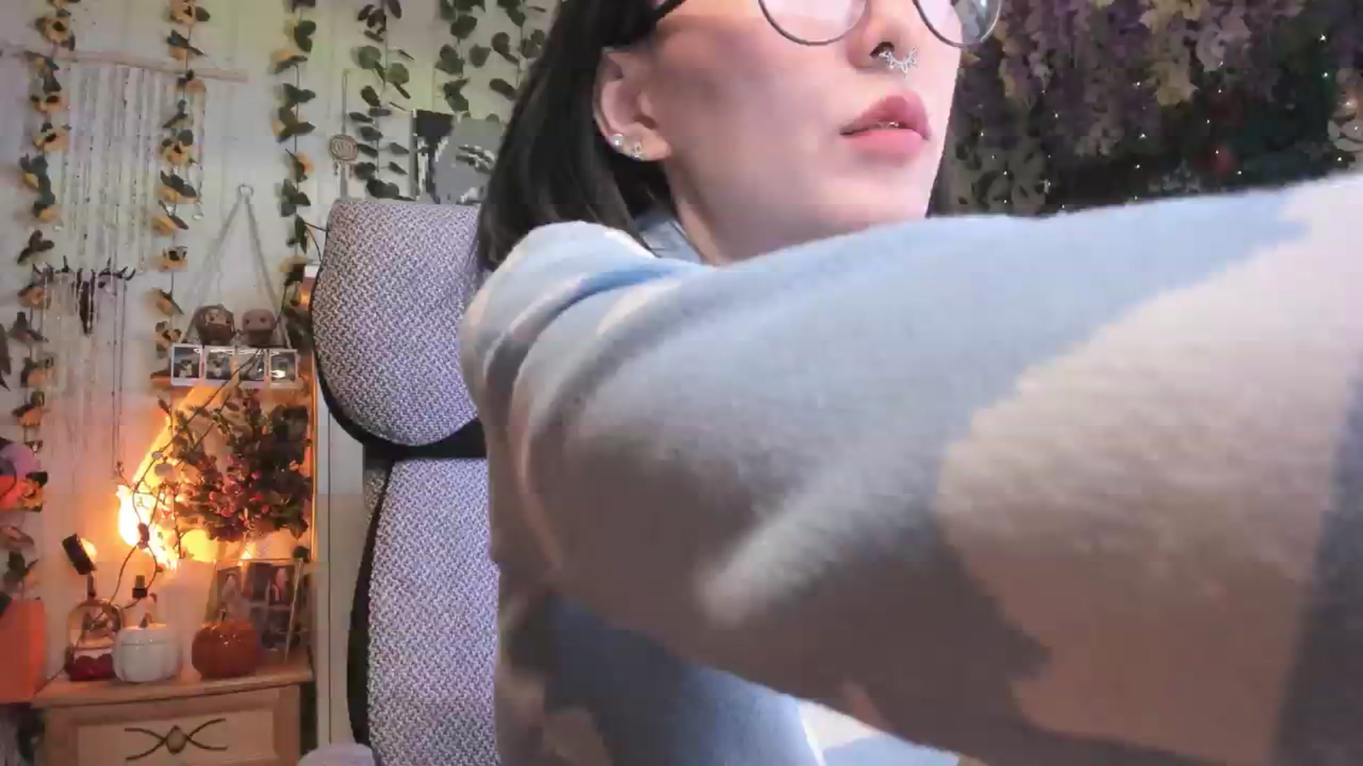 Gallery image thumbnail from KellyAsian's myfreecams stream on, 11/19/2023, 14:53 image 10 of 20