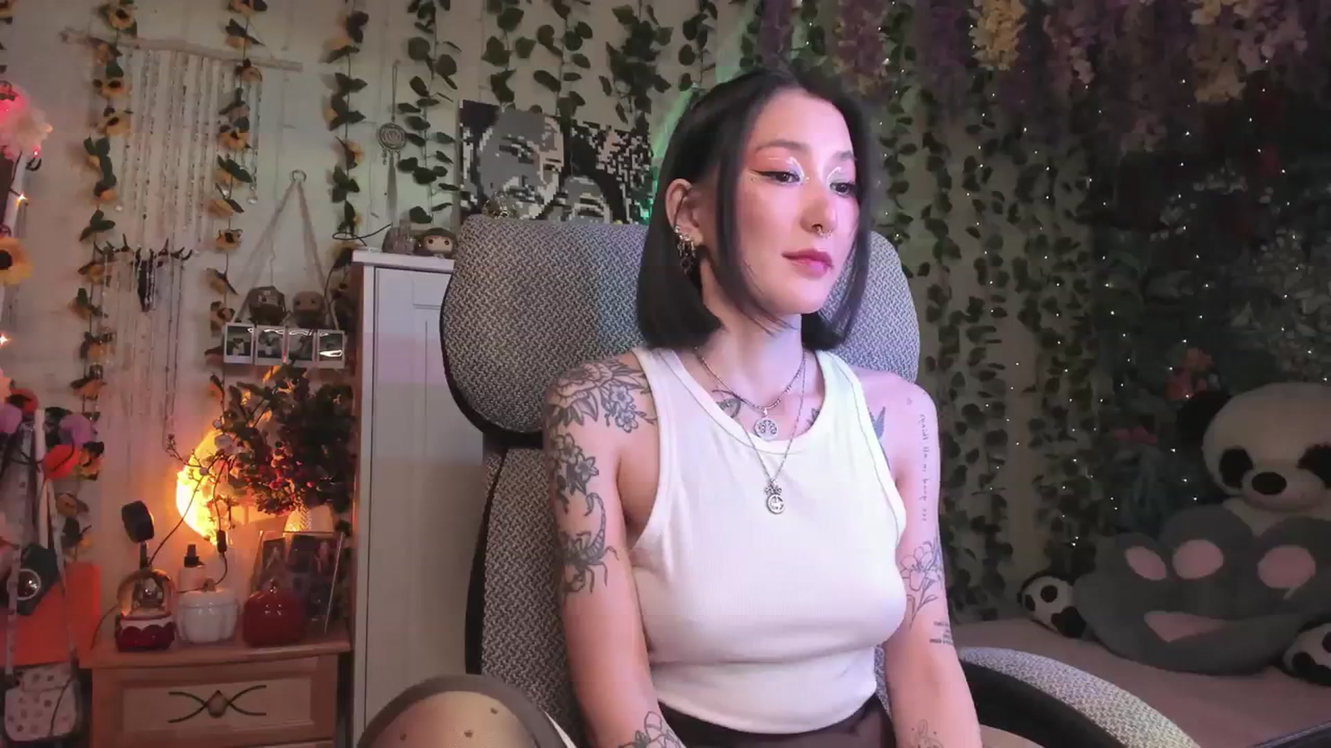 Gallery image thumbnail from KellyAsian's myfreecams stream on, 12/04/2023, 07:09 image 12 of 20