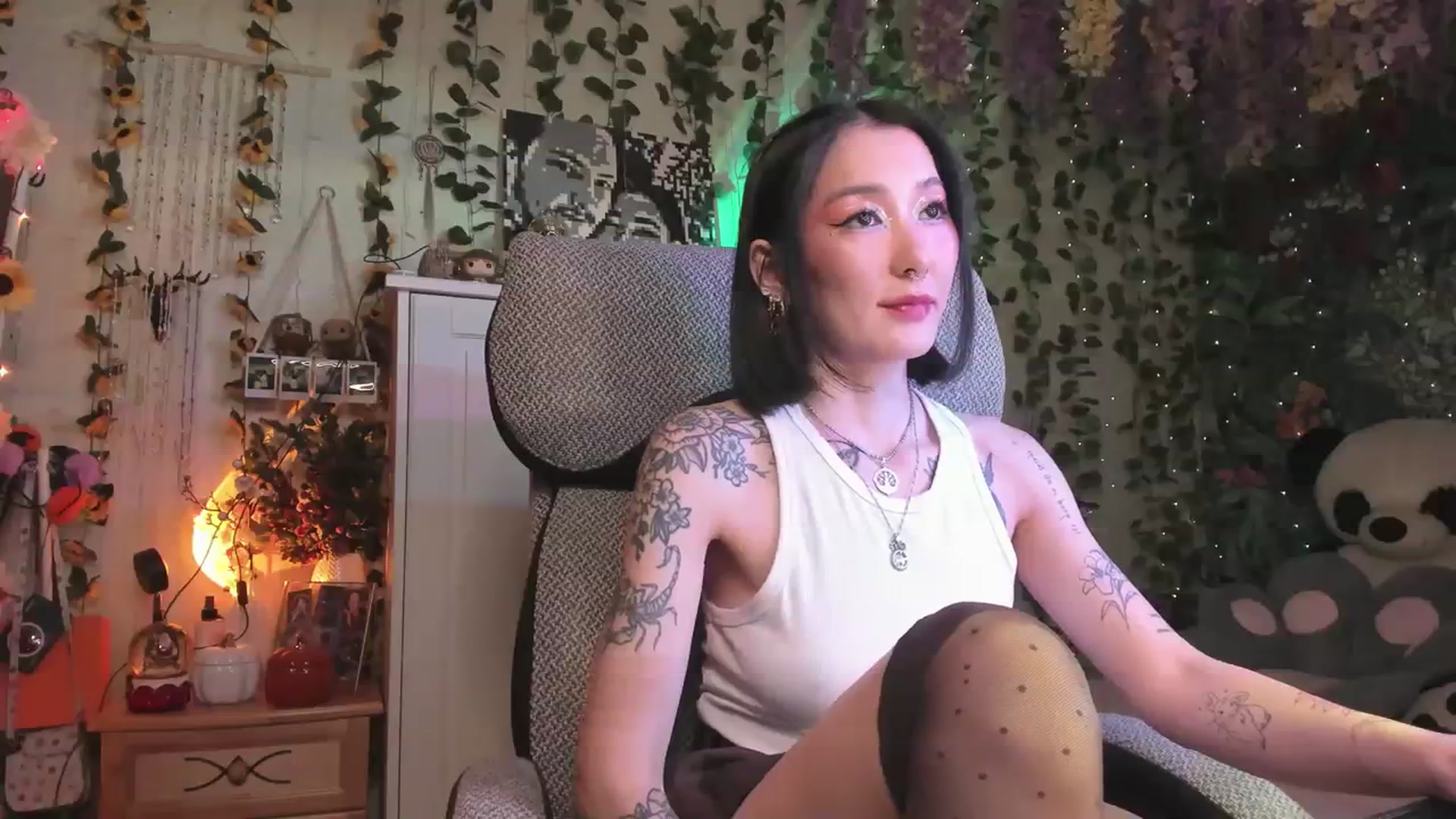 Gallery image thumbnail from KellyAsian's myfreecams stream on, 12/04/2023, 07:09 image 20 of 20