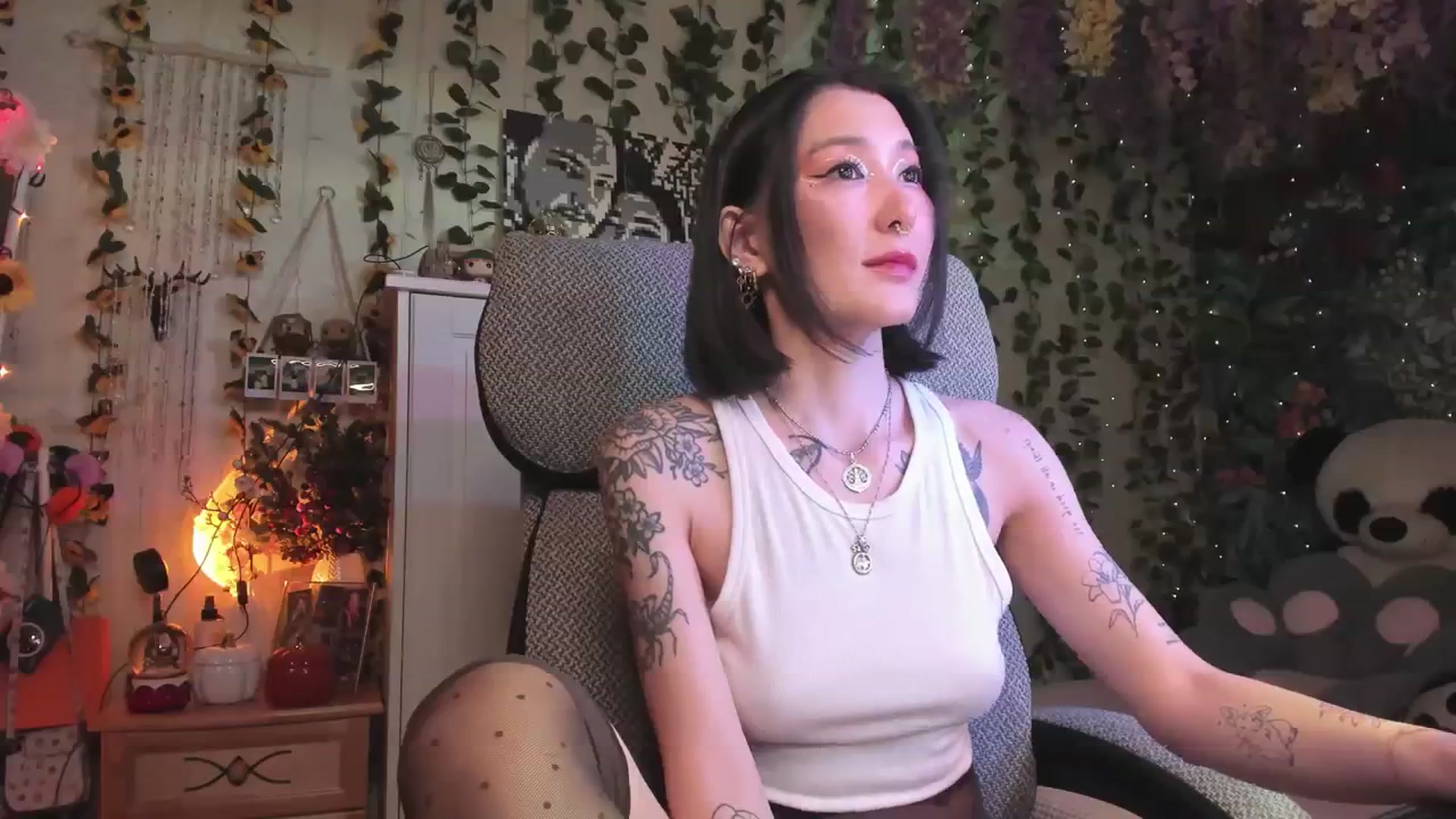 Gallery image thumbnail from KellyAsian's myfreecams stream on, 12/04/2023, 07:09 image 18 of 20
