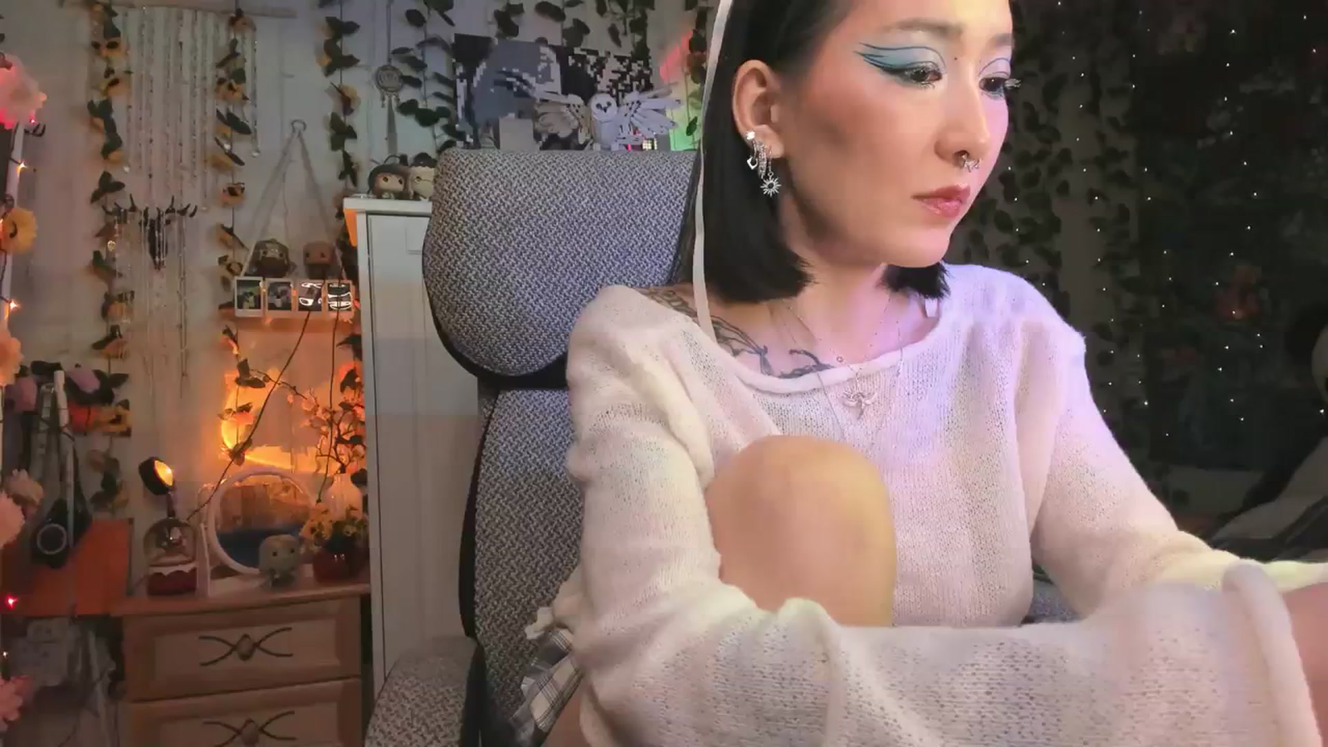Gallery image thumbnail from KellyAsian's myfreecams stream on, 12/26/2023, 08:29 image 10 of 20