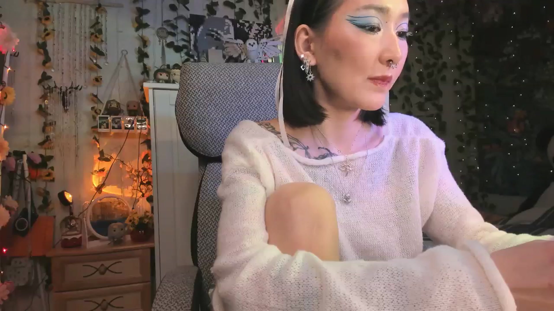 Gallery image thumbnail from KellyAsian's myfreecams stream on, 12/26/2023, 08:29 image 11 of 20