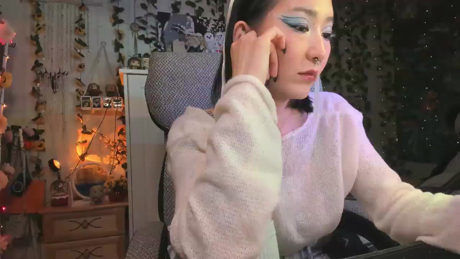 Gallery image thumbnail from KellyAsian's myfreecams stream on, 12/26/2023, 08:29 image 13 of 20