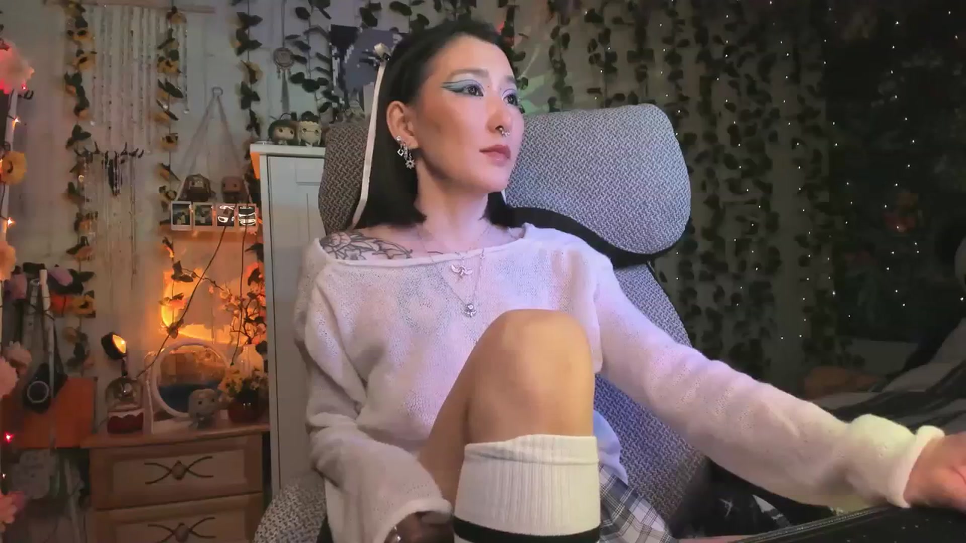 Gallery image thumbnail from KellyAsian's myfreecams stream on, 12/26/2023, 08:29 image 6 of 20