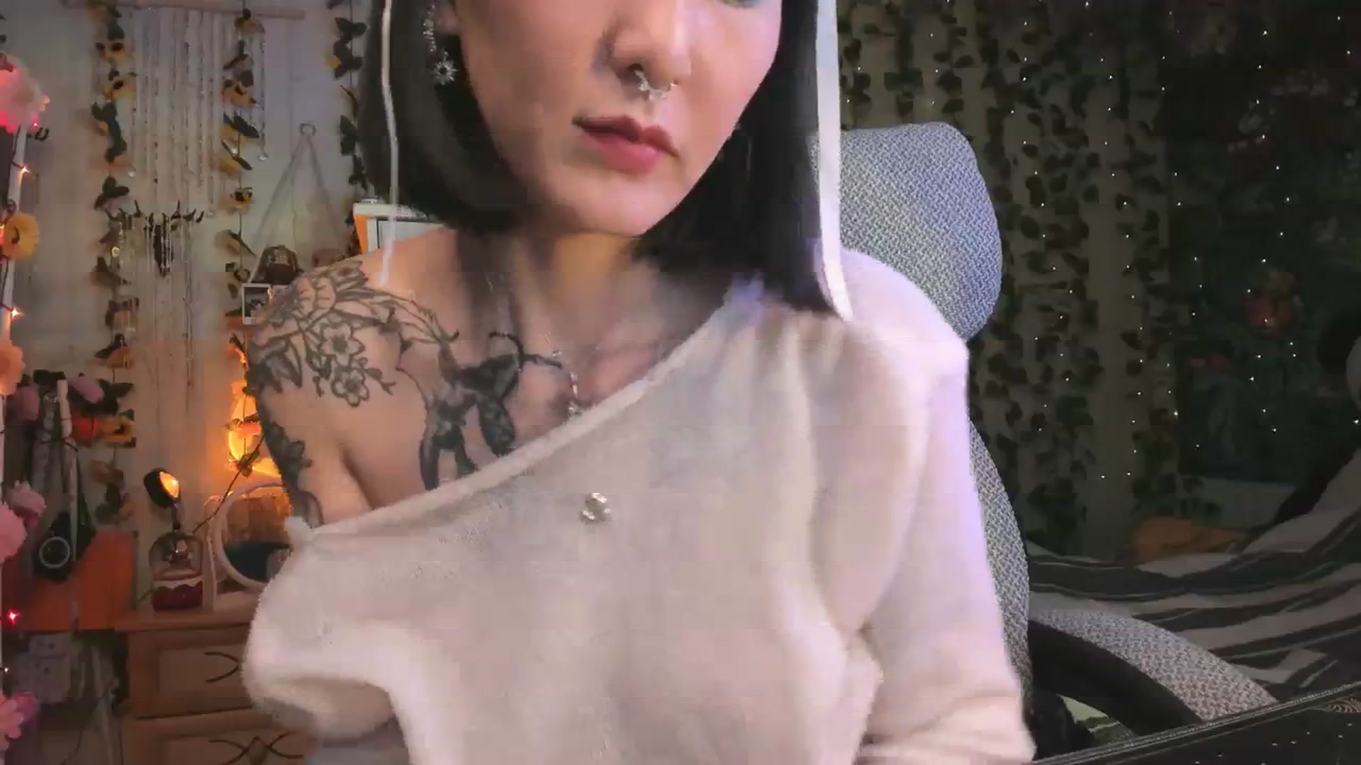 Gallery image thumbnail from KellyAsian's myfreecams stream on, 12/26/2023, 08:29 image 2 of 20
