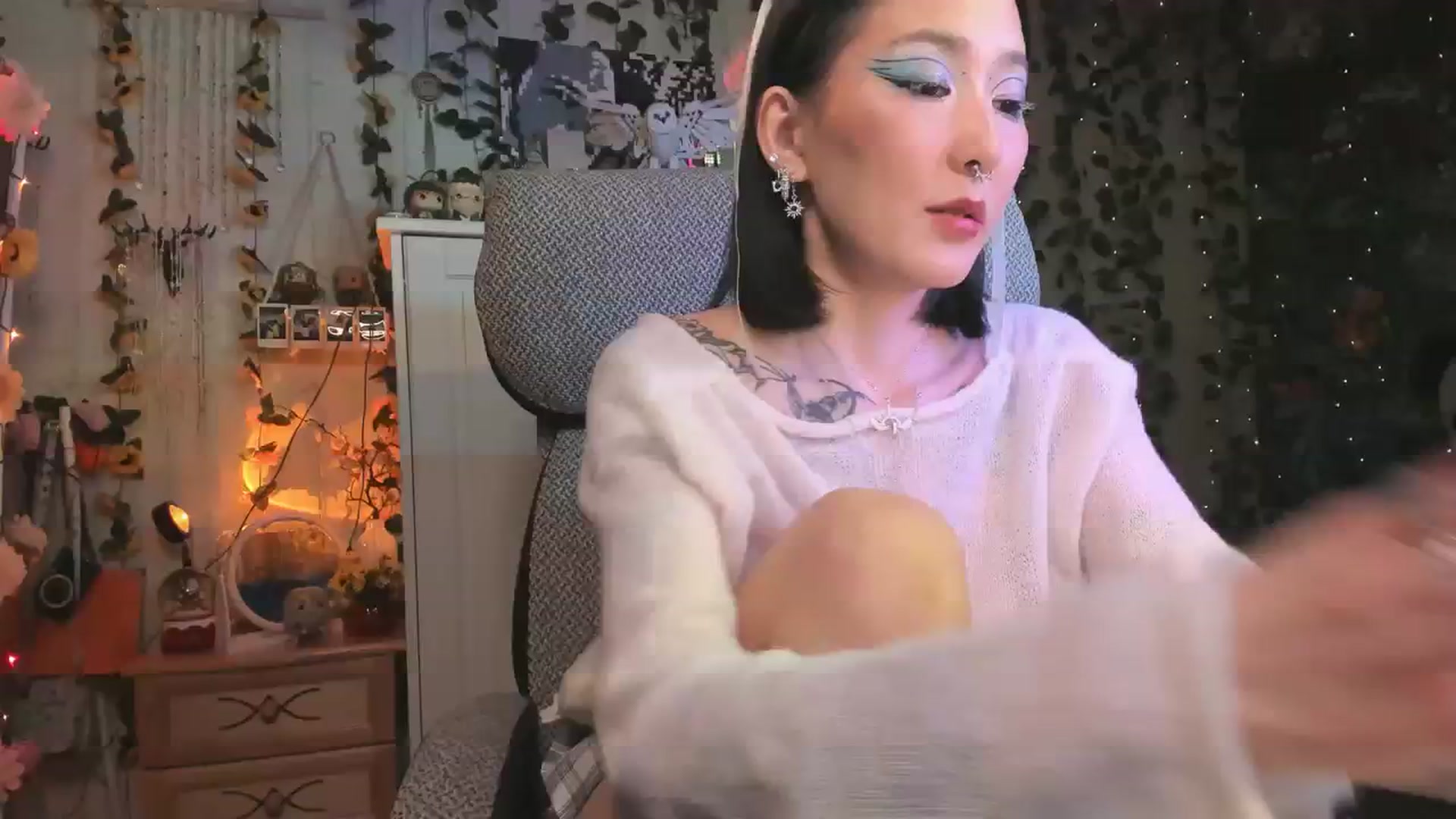 Gallery image thumbnail from KellyAsian's myfreecams stream on, 12/26/2023, 08:29 image 16 of 20