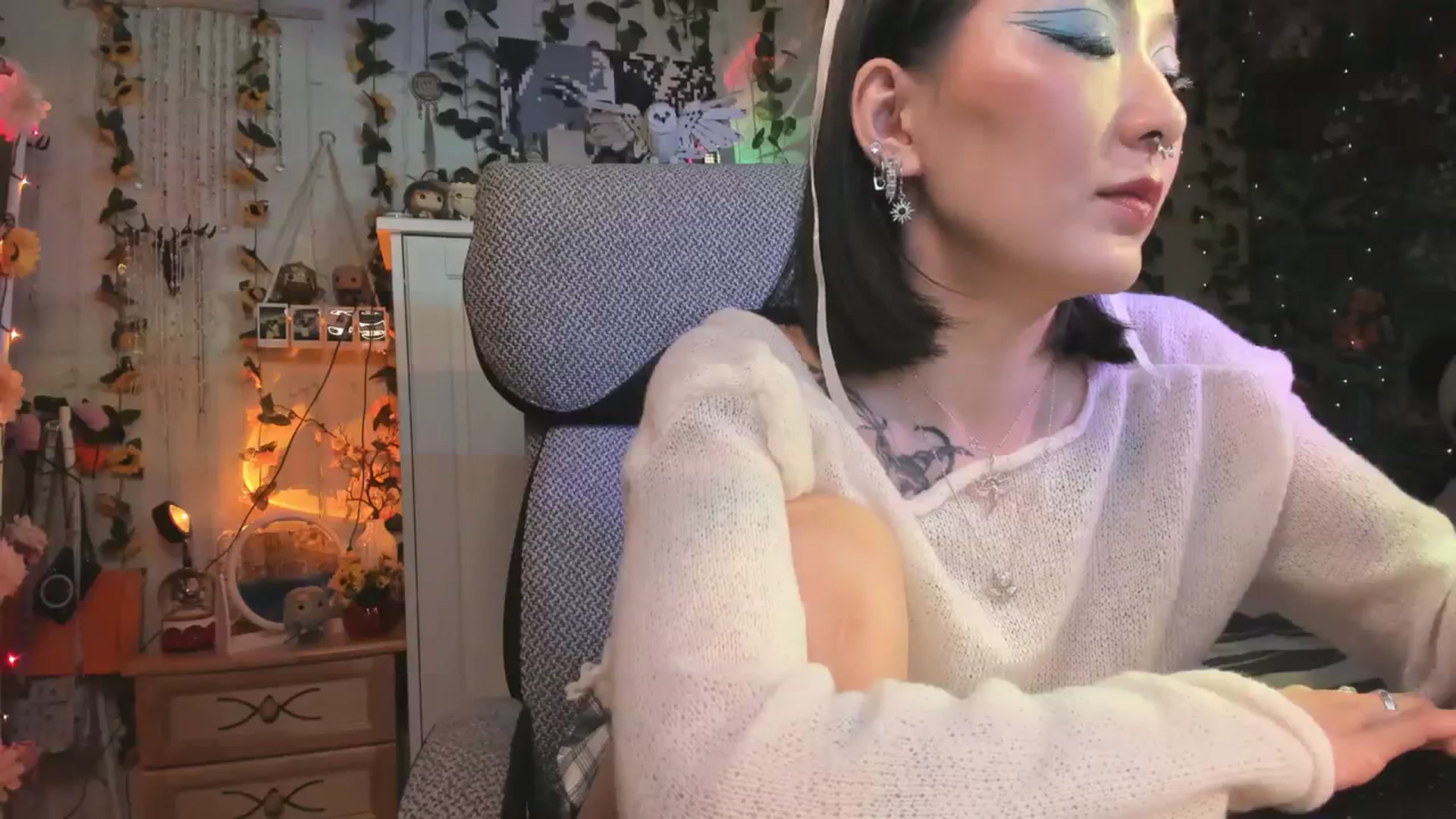 Gallery image thumbnail from KellyAsian's myfreecams stream on, 12/26/2023, 08:29 image 14 of 20