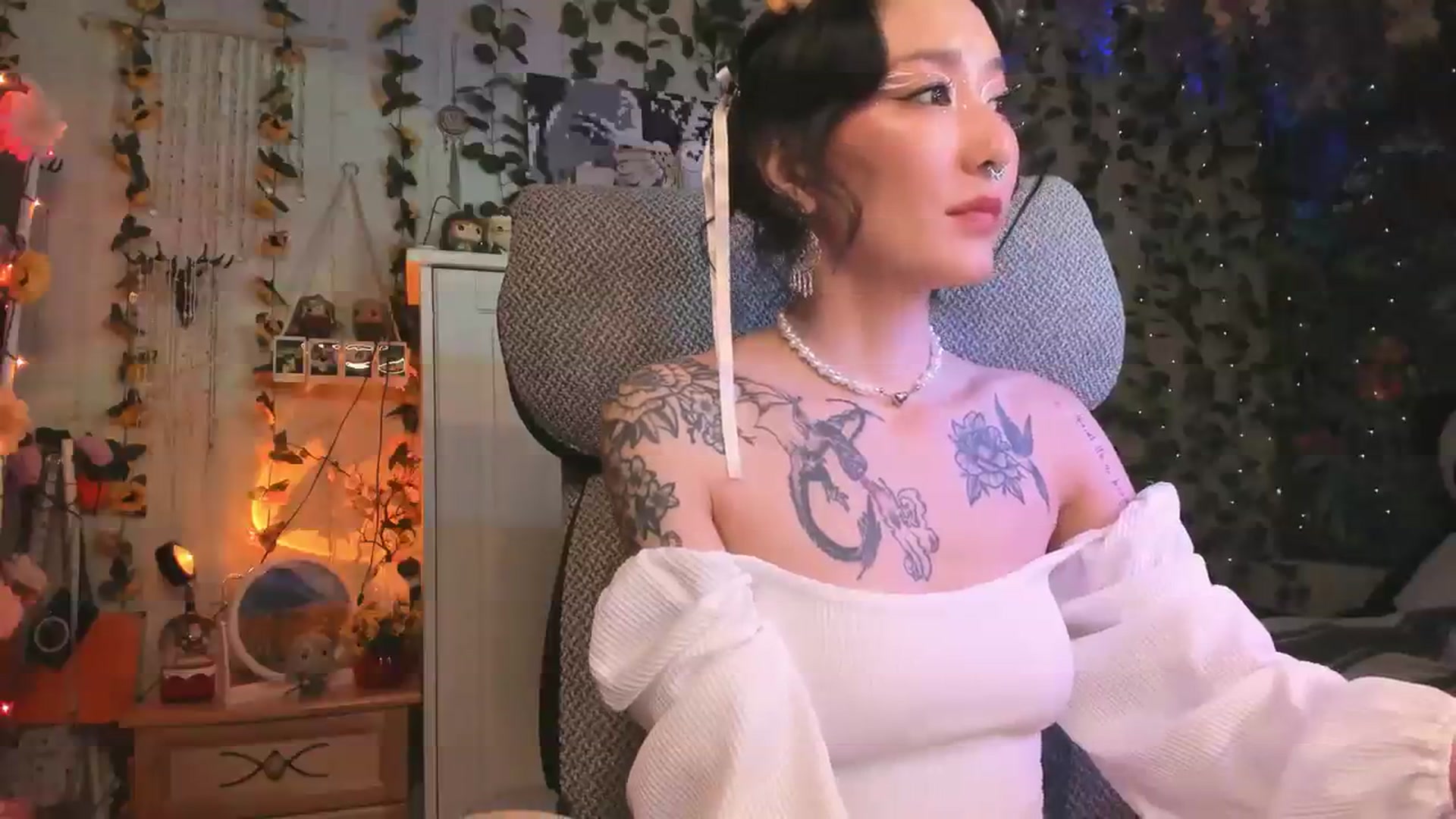 Gallery image thumbnail from KellyAsian's myfreecams stream on, 12/31/2023, 14:52 image 2 of 20