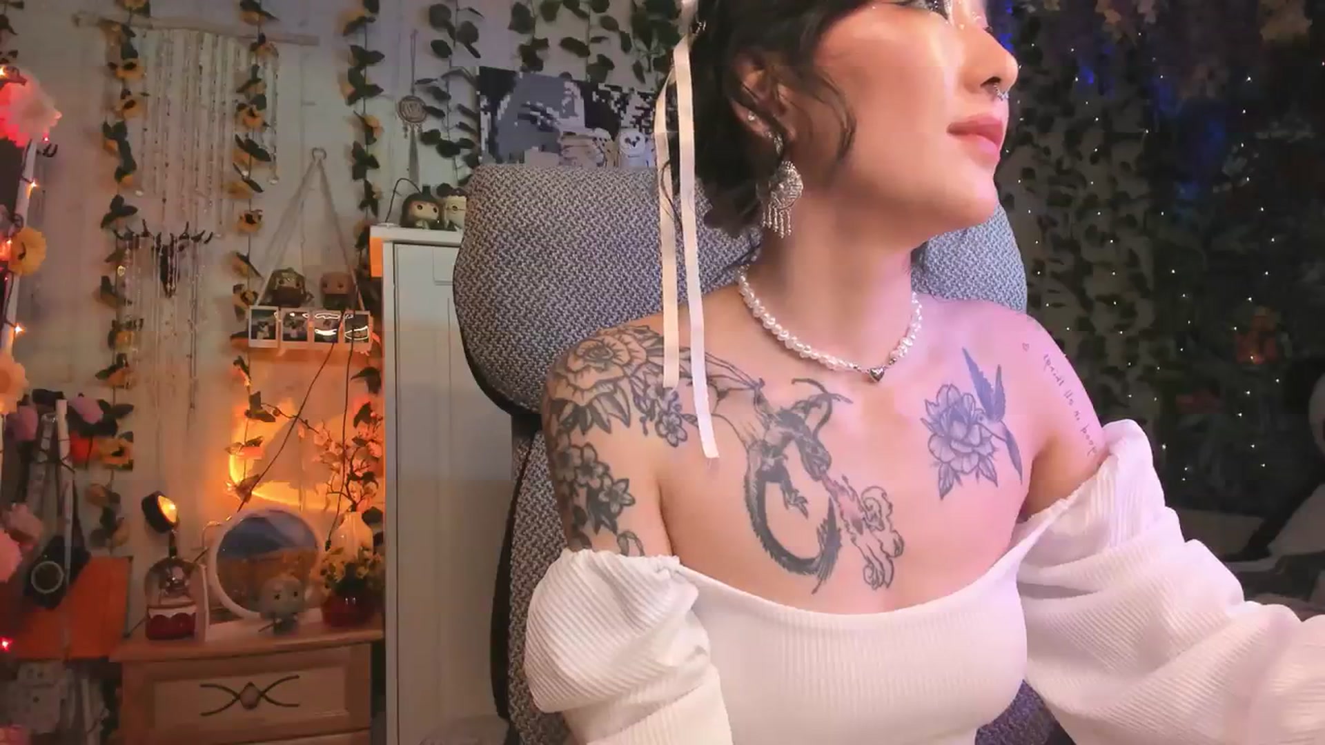 Gallery image thumbnail from KellyAsian's myfreecams stream on, 12/31/2023, 14:52 image 4 of 20