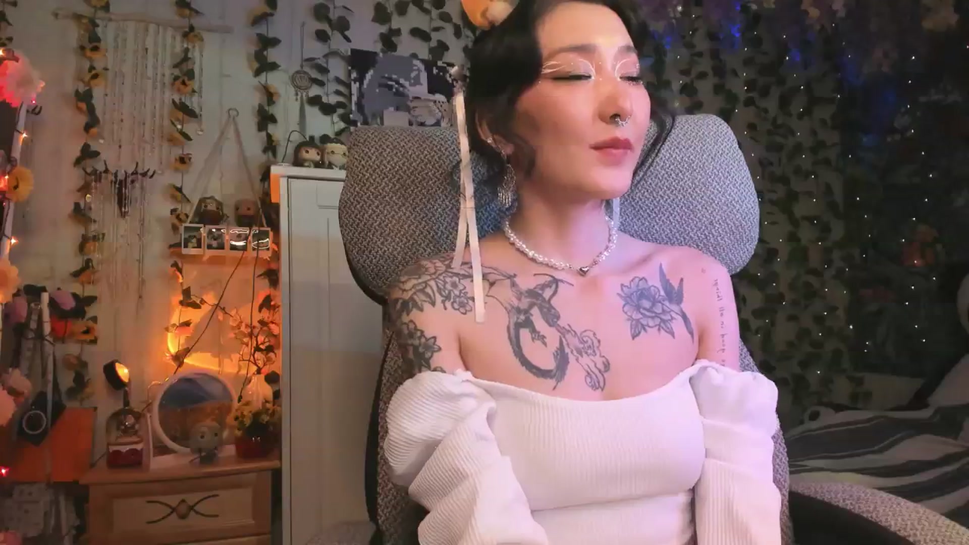 Gallery image thumbnail from KellyAsian's myfreecams stream on, 12/31/2023, 14:52 image 13 of 20