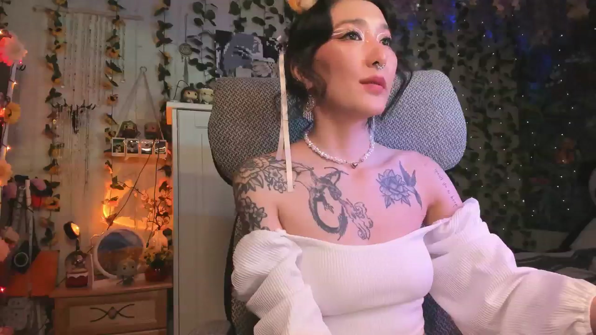 Gallery image thumbnail from KellyAsian's myfreecams stream on, 12/31/2023, 14:52 image 12 of 20