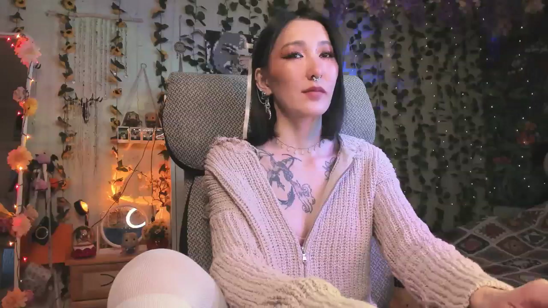 Gallery image thumbnail from KellyAsian's myfreecams stream on, 01/05/2024, 13:32 image 4 of 20