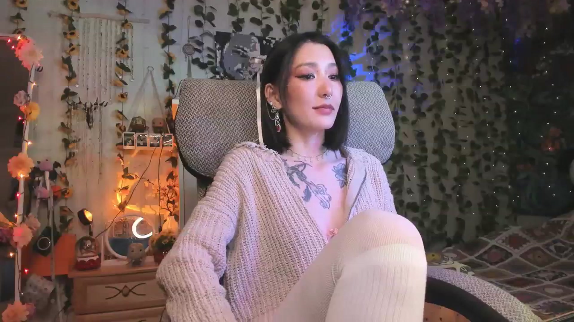 Gallery image thumbnail from KellyAsian's myfreecams stream on, 01/05/2024, 13:32 image 16 of 20