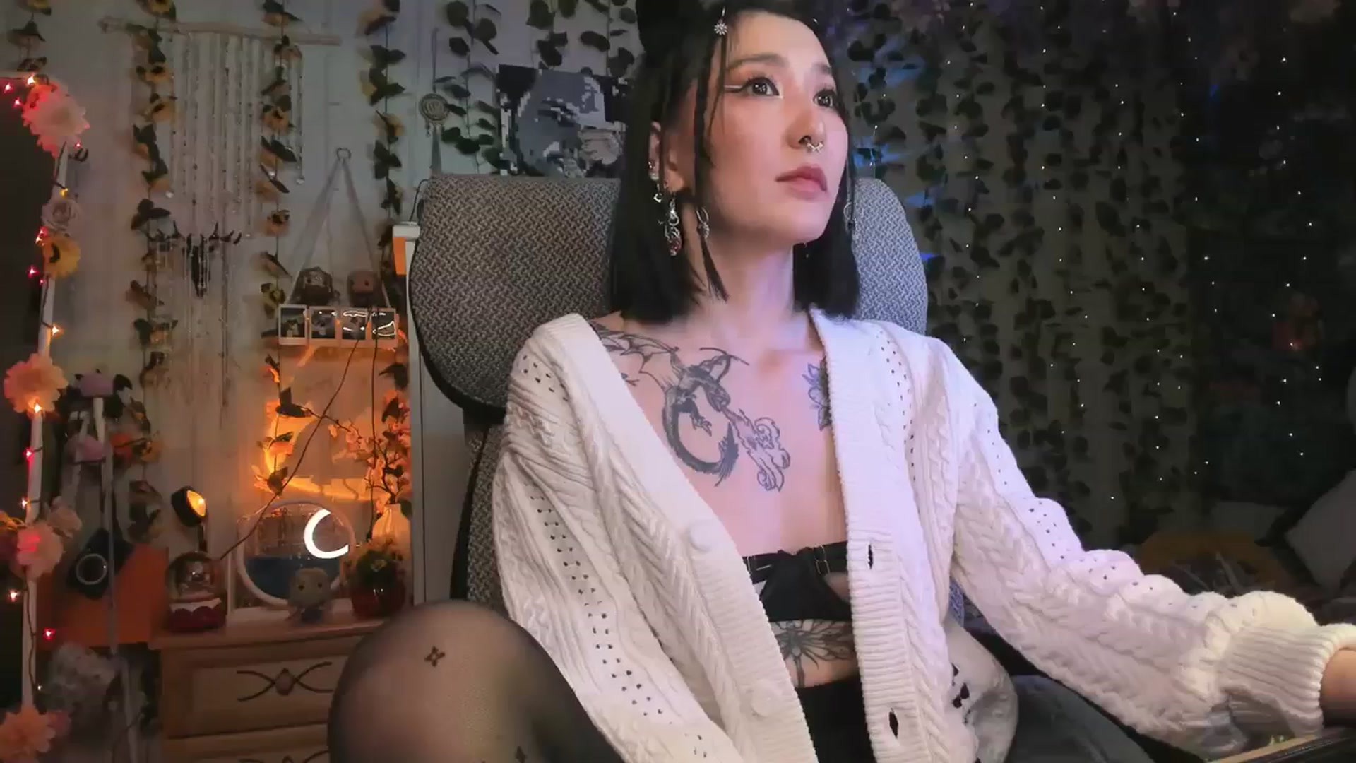 Gallery image thumbnail from KellyAsian's myfreecams stream on, 01/06/2024, 16:20 image 12 of 20