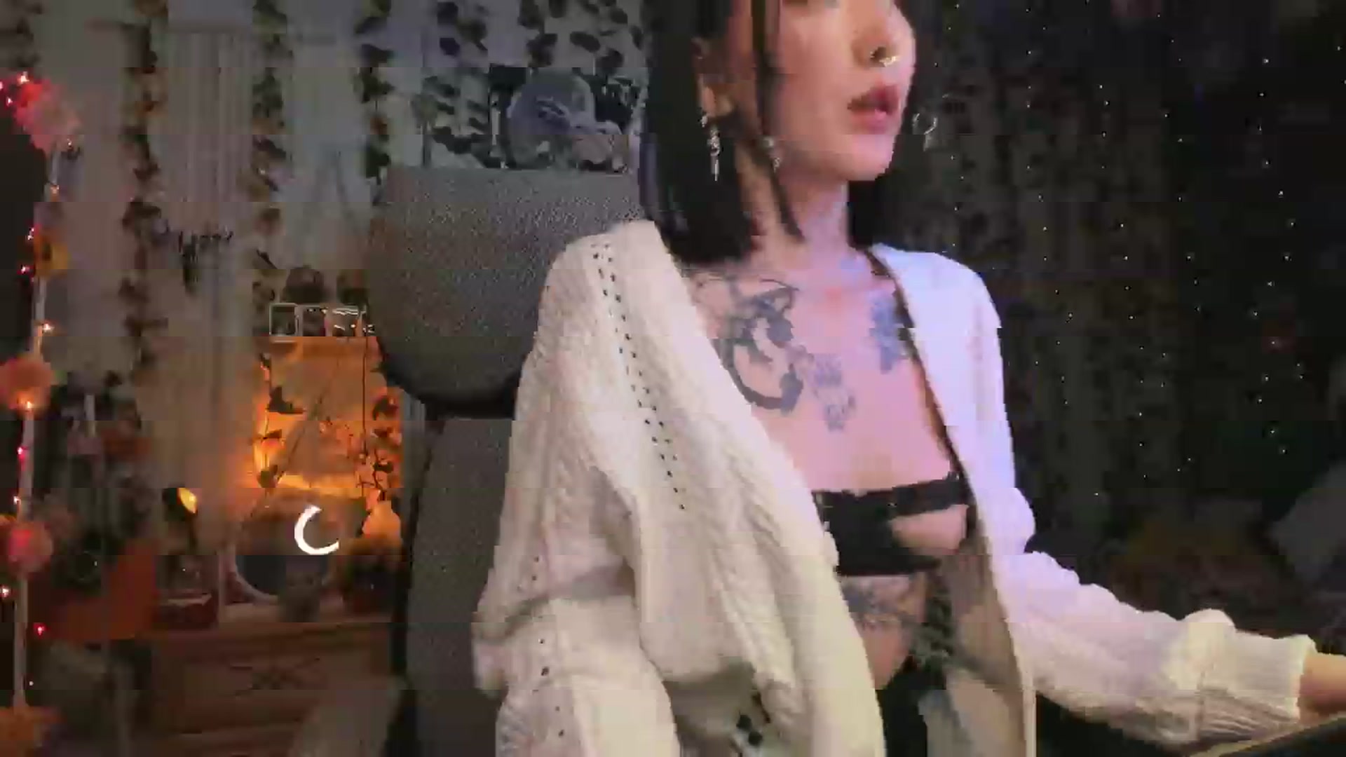 Gallery image thumbnail from KellyAsian's myfreecams stream on, 01/06/2024, 16:20 image 17 of 20