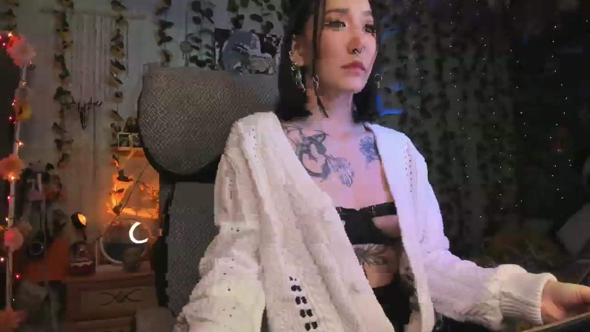 Gallery image thumbnail from KellyAsian's myfreecams stream on, 01/06/2024, 16:45 image 19 of 20