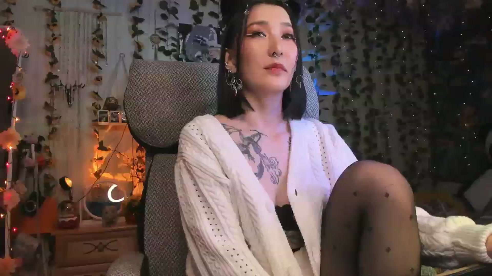 Gallery image thumbnail from KellyAsian's myfreecams stream on, 01/06/2024, 16:45 image 3 of 20