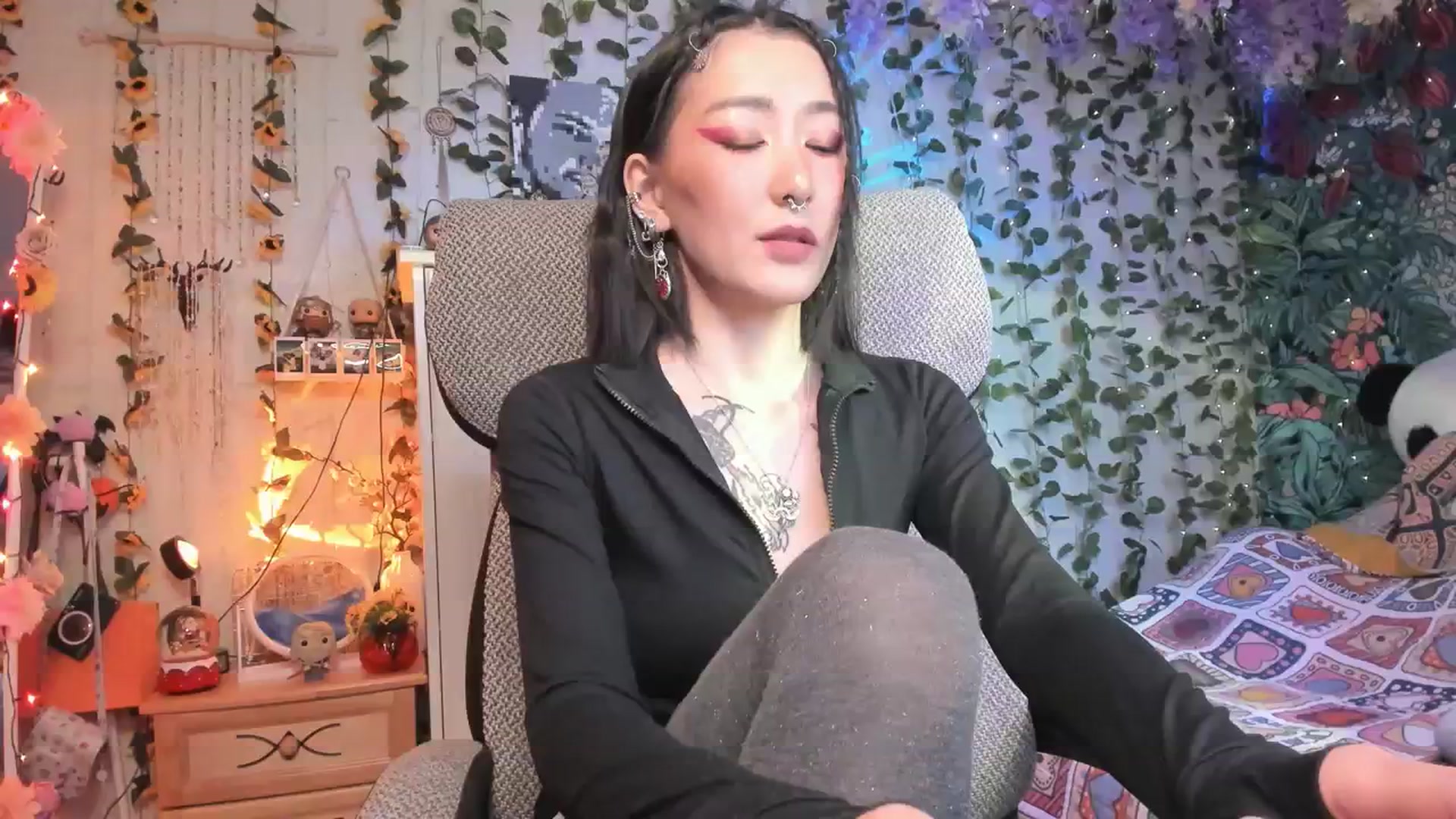 Gallery image thumbnail from KellyAsian's myfreecams stream on, 01/08/2024, 08:07 image 6 of 20