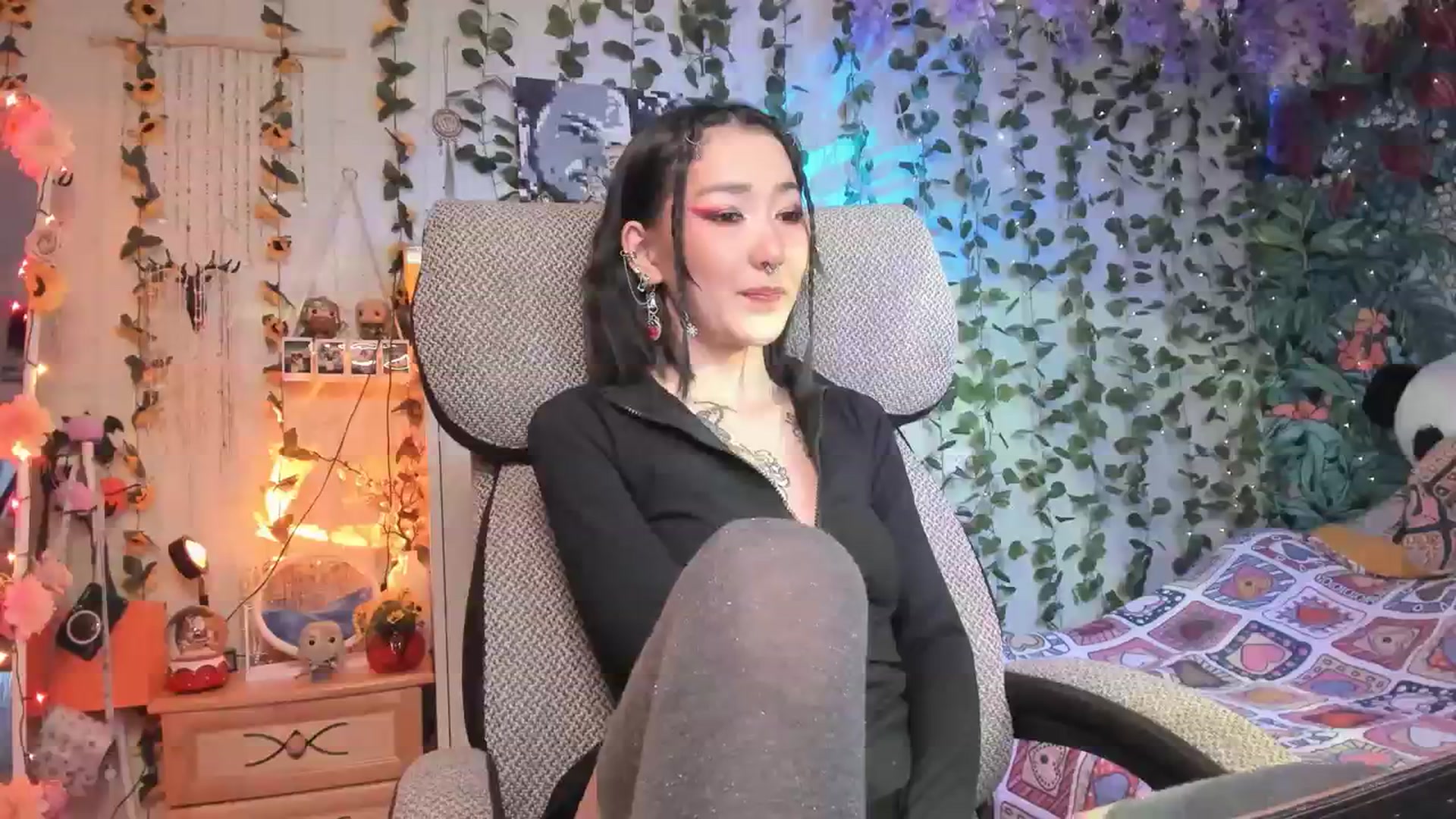 Gallery image thumbnail from KellyAsian's myfreecams stream on, 01/08/2024, 08:07 image 17 of 20