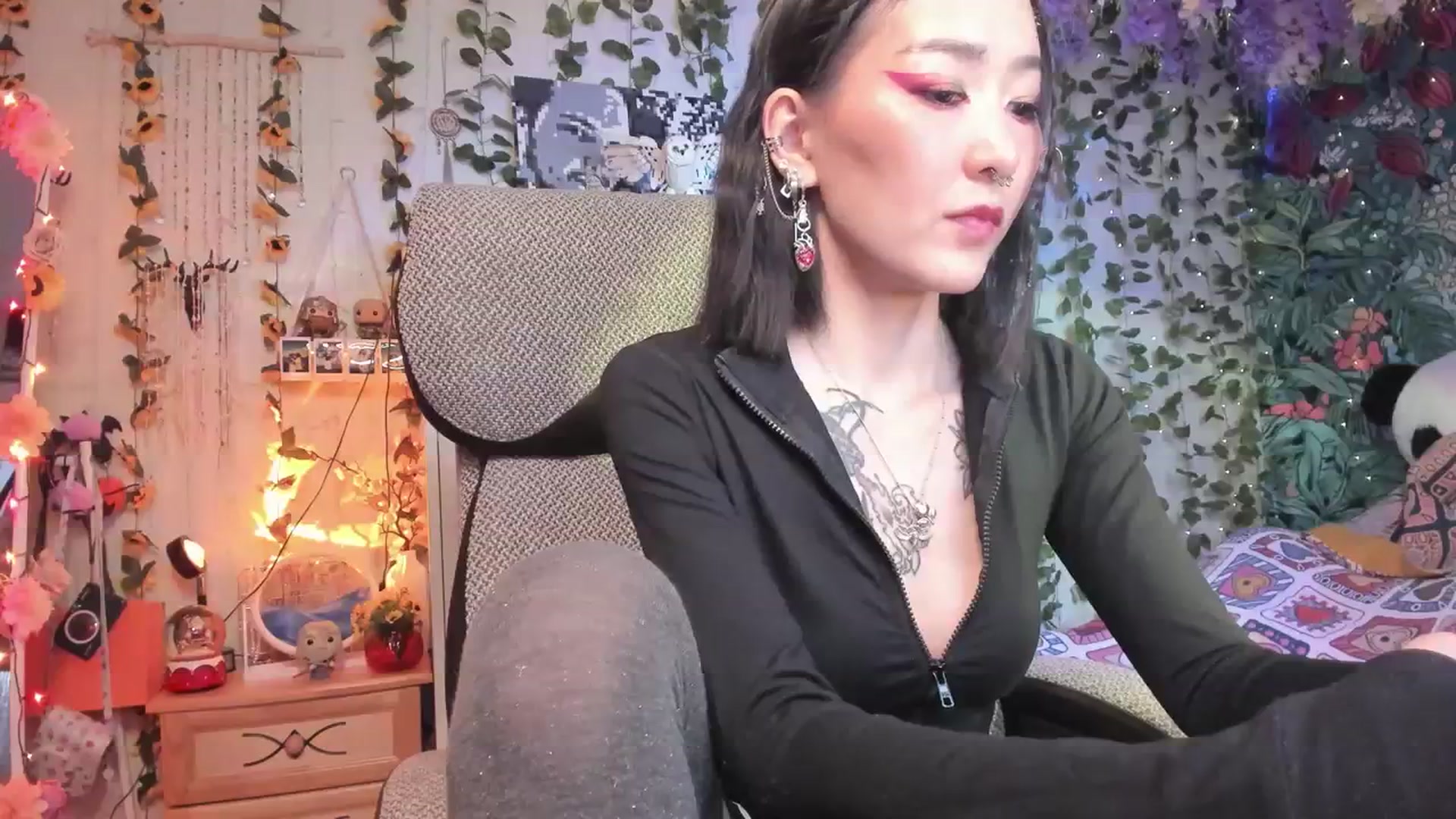 Gallery image thumbnail from KellyAsian's myfreecams stream on, 01/08/2024, 09:22 image 16 of 20