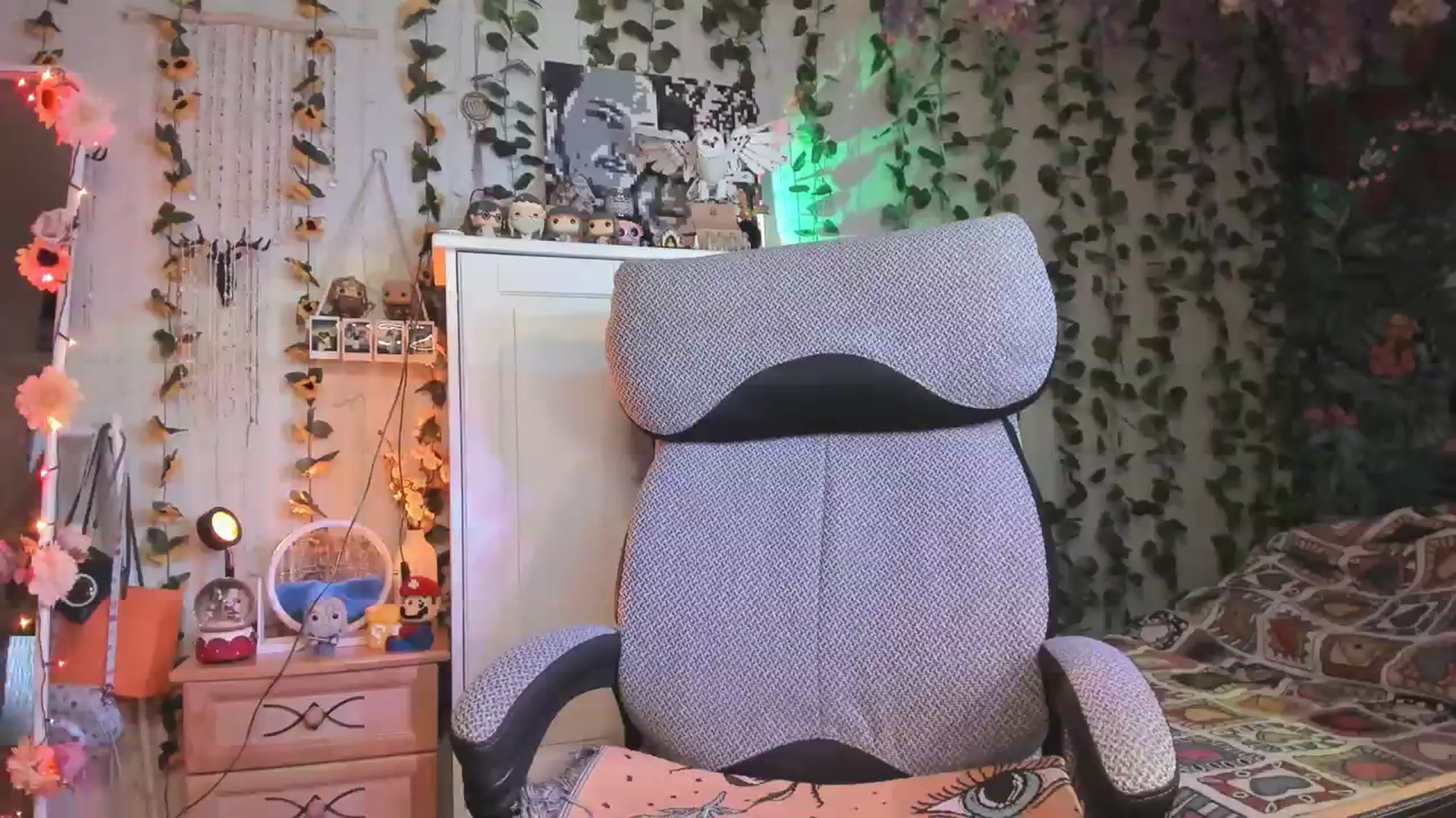 Gallery image thumbnail from KellyAsian's myfreecams stream on, 01/22/2024, 08:18 image 11 of 20