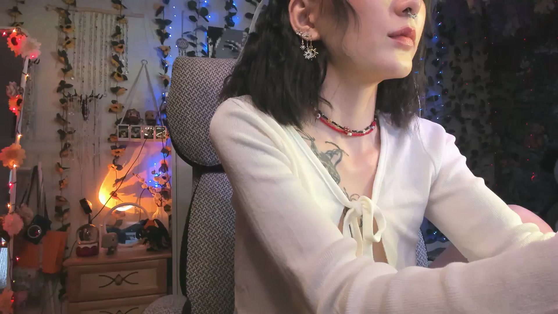 Gallery image thumbnail from KellyAsian's myfreecams stream on, 02/12/2024, 09:10 image 15 of 20