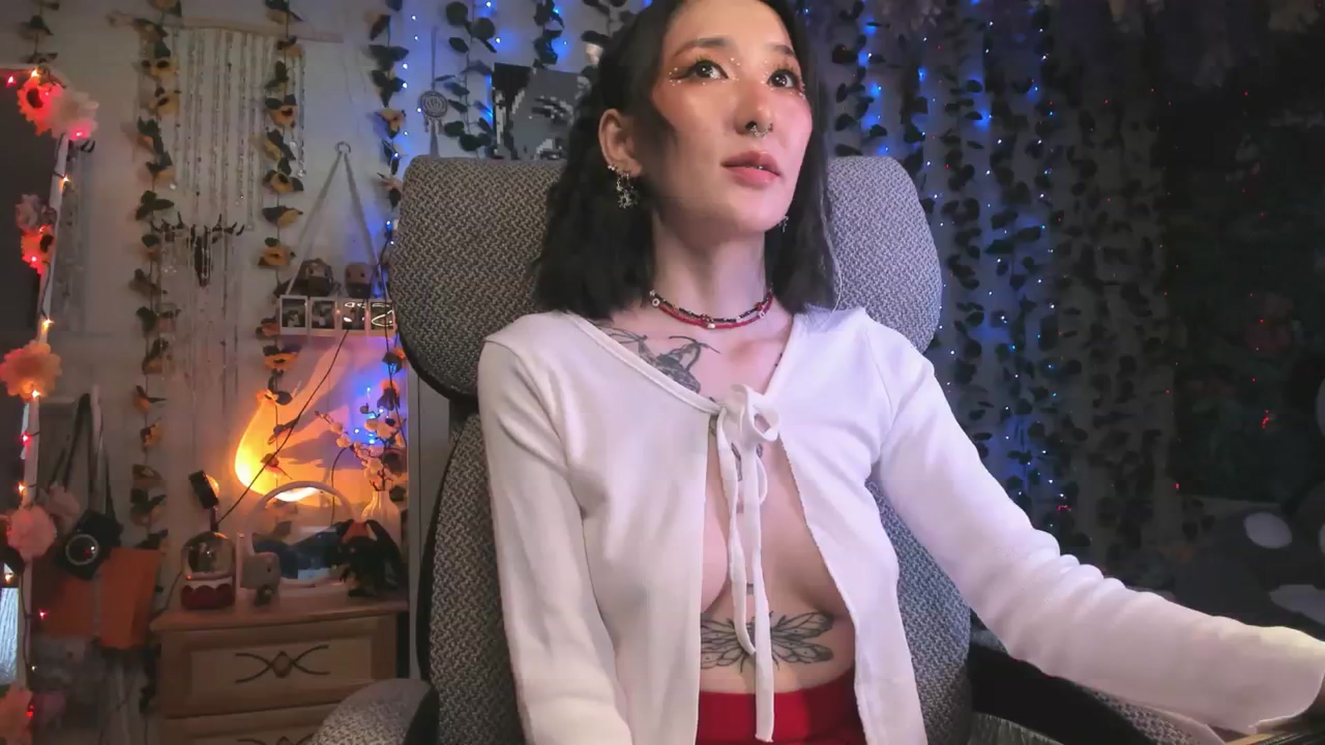 Gallery image thumbnail from KellyAsian's myfreecams stream on, 02/12/2024, 09:10 image 17 of 20