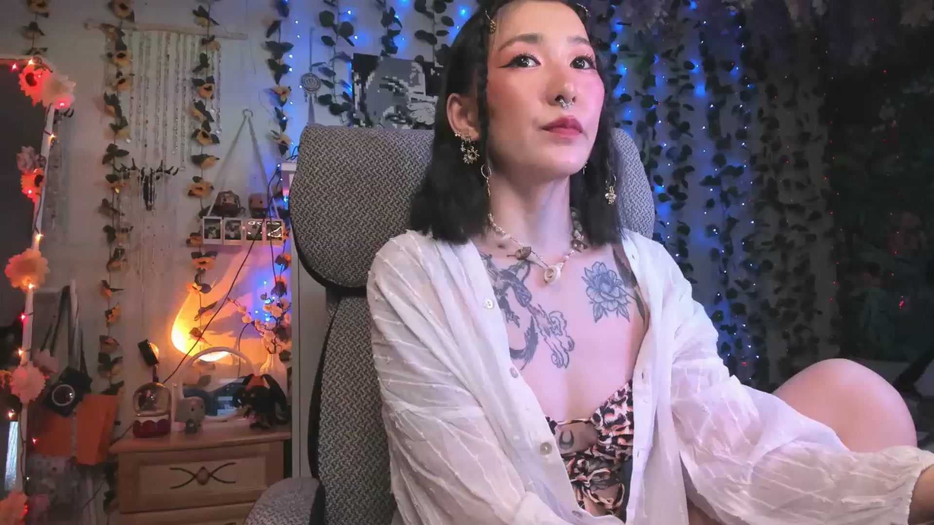 Gallery image thumbnail from KellyAsian's myfreecams stream on, 02/15/2024, 09:03 image 1 of 20