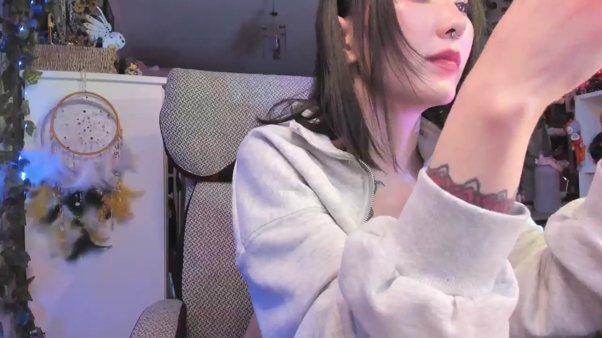 Gallery image thumbnail from KellyAsian's myfreecams stream on, 04/05/2024, 17:47 image 20 of 20