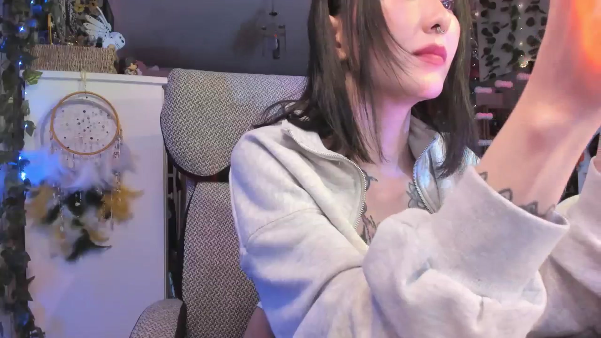 Gallery image thumbnail from KellyAsian's myfreecams stream on, 04/05/2024, 17:47 image 15 of 20