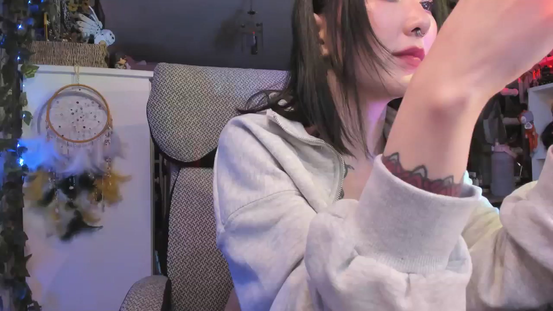 Gallery image thumbnail from KellyAsian's myfreecams stream on, 04/05/2024, 17:47 image 19 of 20